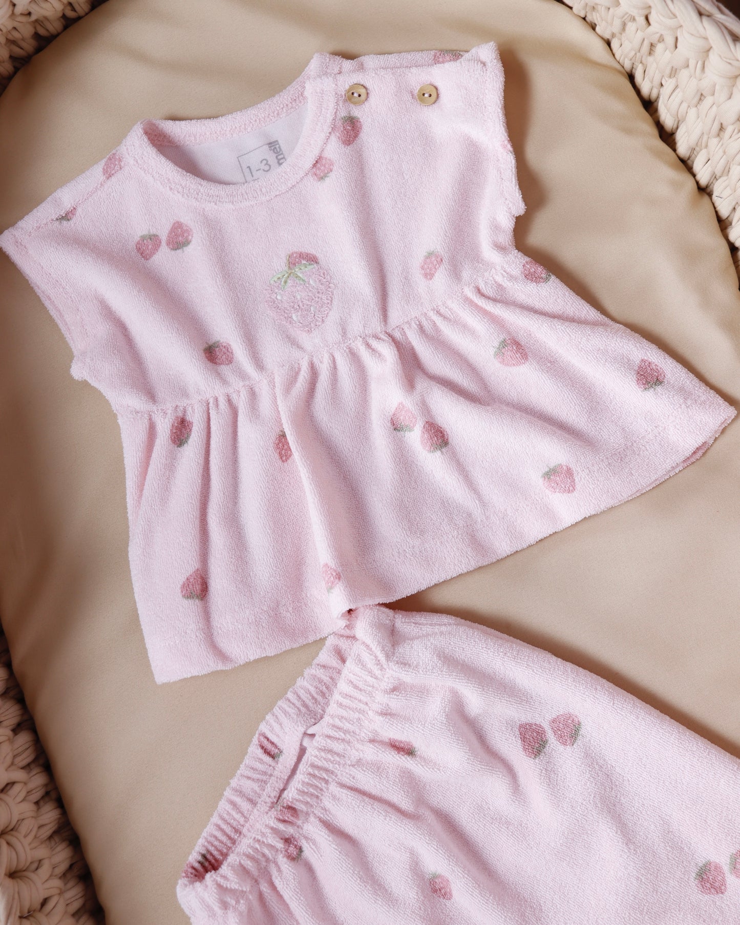 طقم صيفي برسمة الفراولة - الزهري🍓