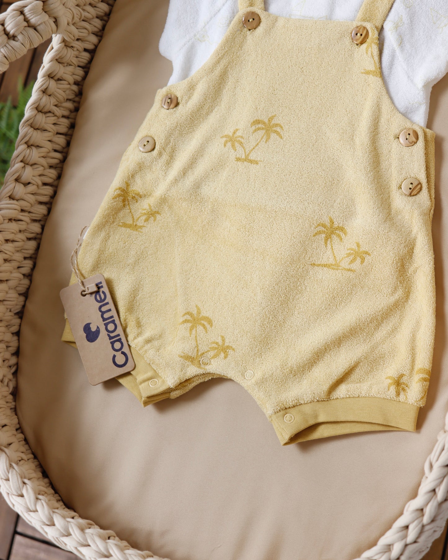 طقم أفرهول صيفي برسمة النخيل باللون اصفر 🌴