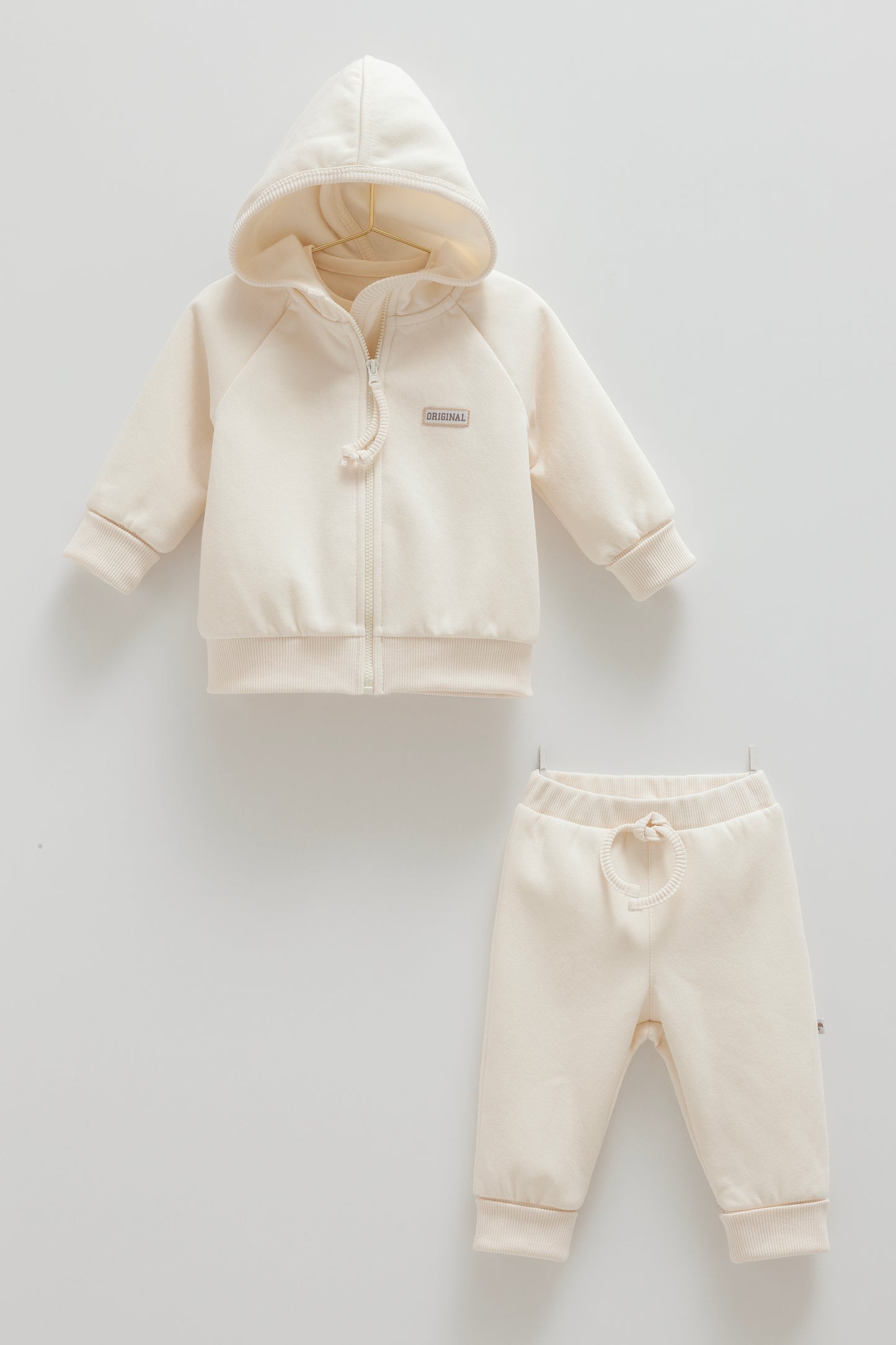 ترينينج مبطن ٣ قطع ايفوري