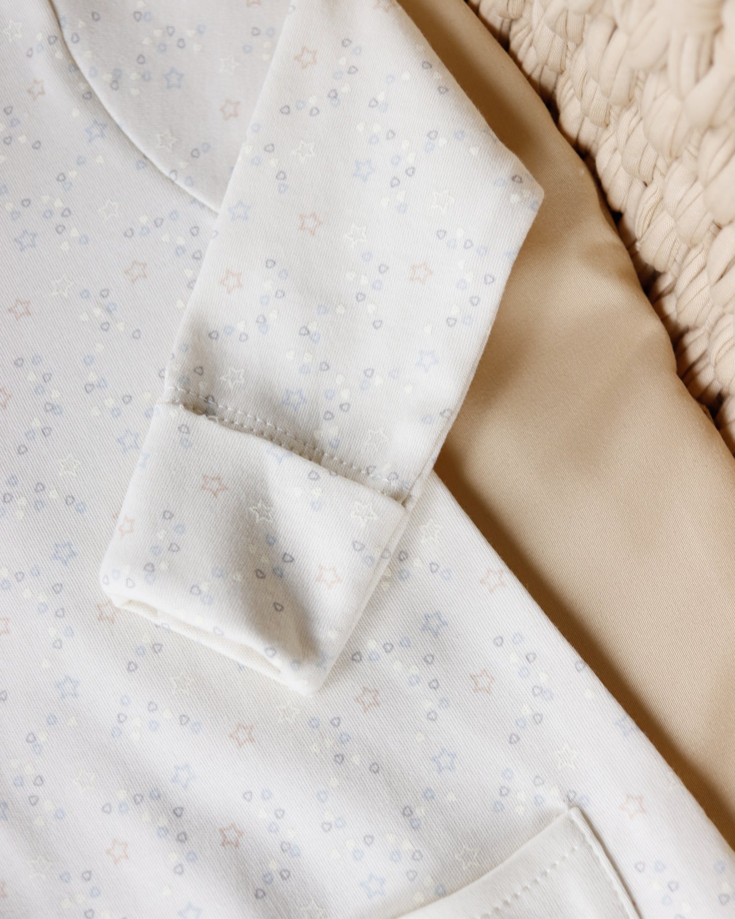 افرهول بيبي قطن مع طاقيه💙🤍