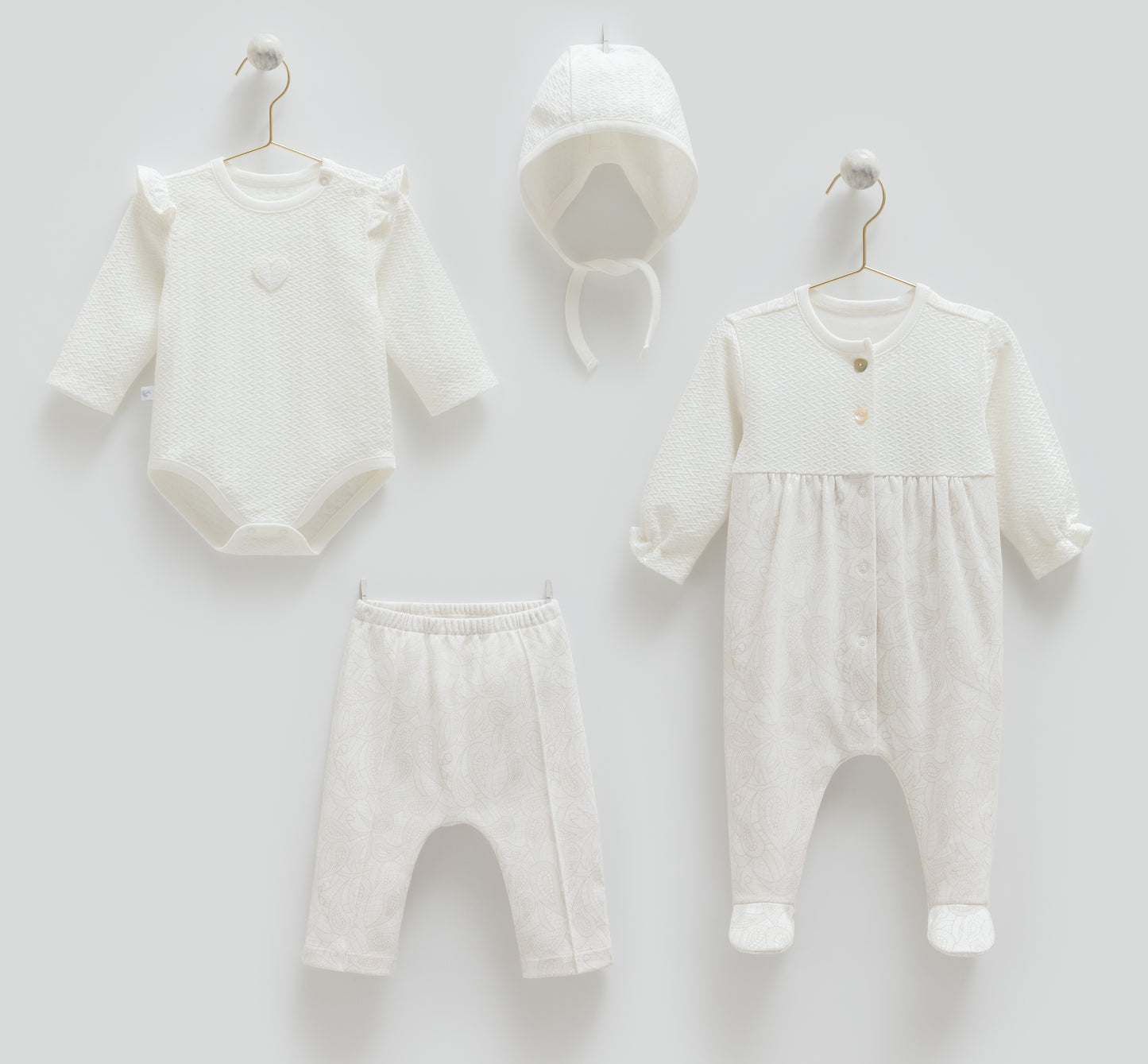 طقم بيبي ٤ قطع🪡قطن طبيعي ١٠٠٪ أبيض