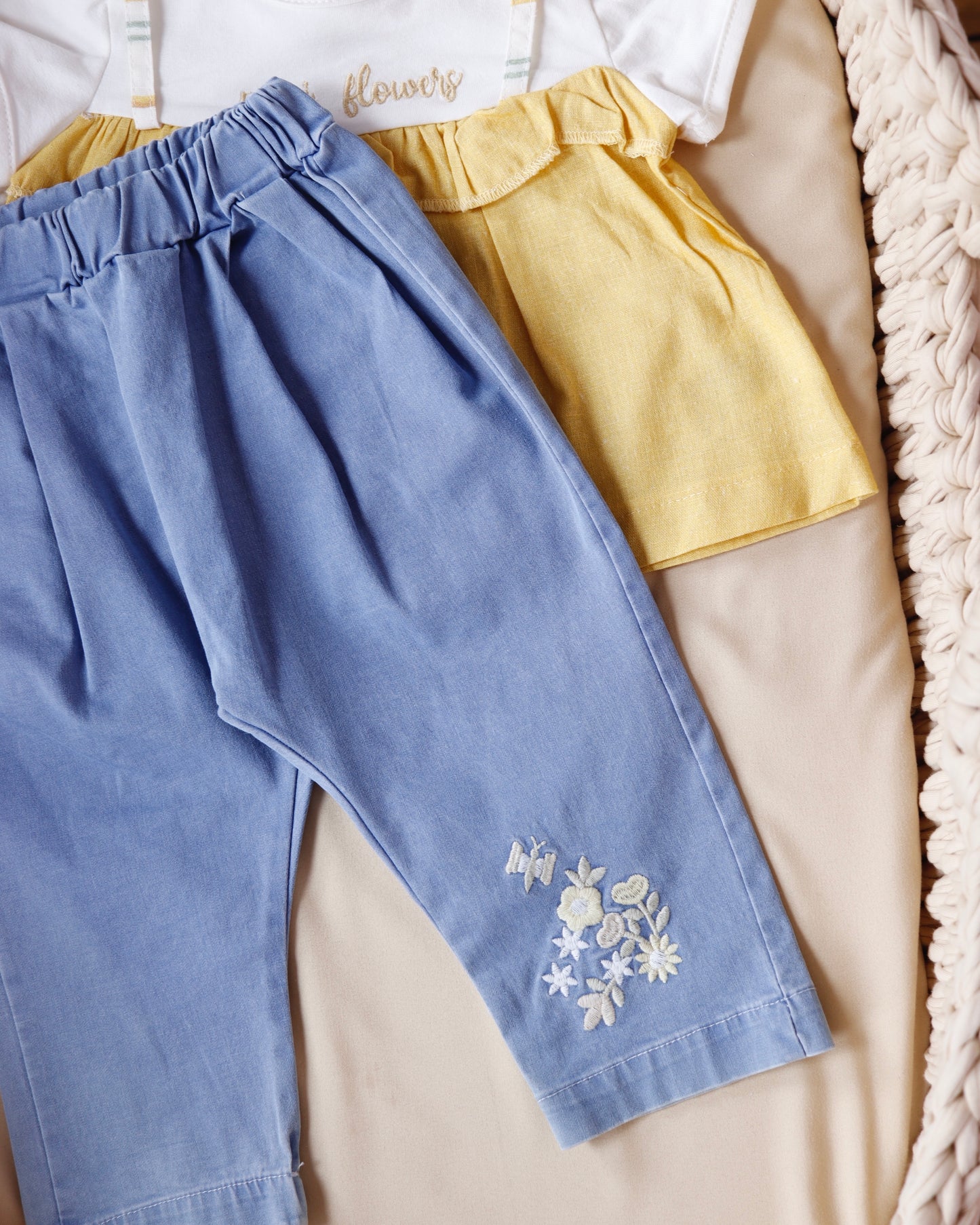 طقم قطعتين جينز خفيف💛