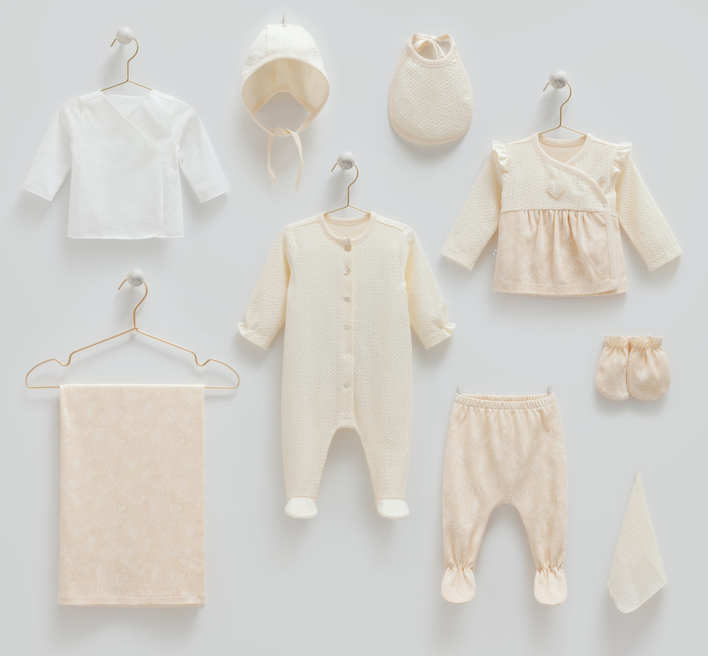 طقم حديث ولادة ١٠ قطع🪡قطن طبيعي ١٠٠٪ ايفوري