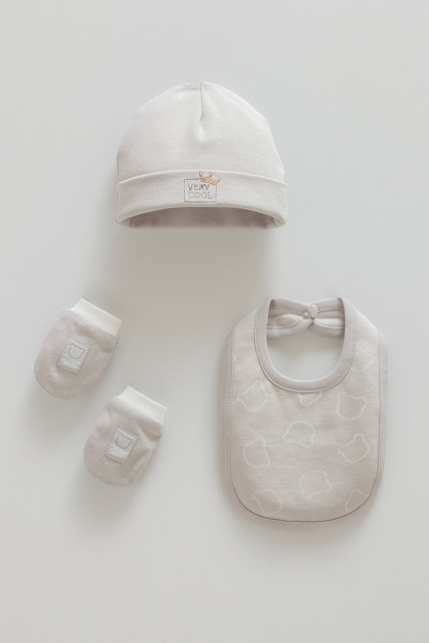 طقم طاقية ٣ قطع قطن ١٠٠٪ 🧸