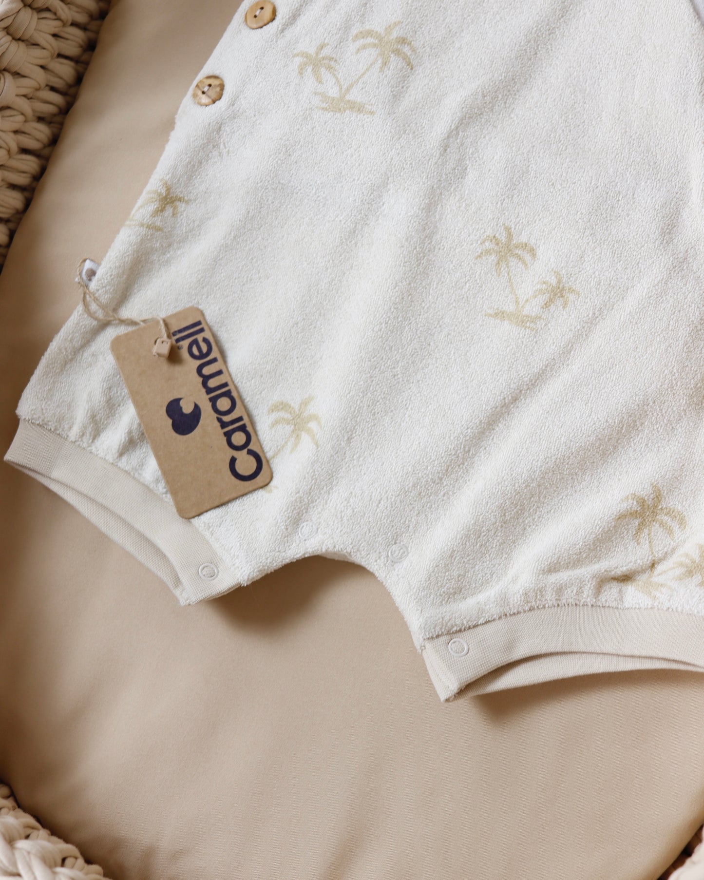 طقم أفرهول صيفي برسمة النخيل باللون بيج 🌴