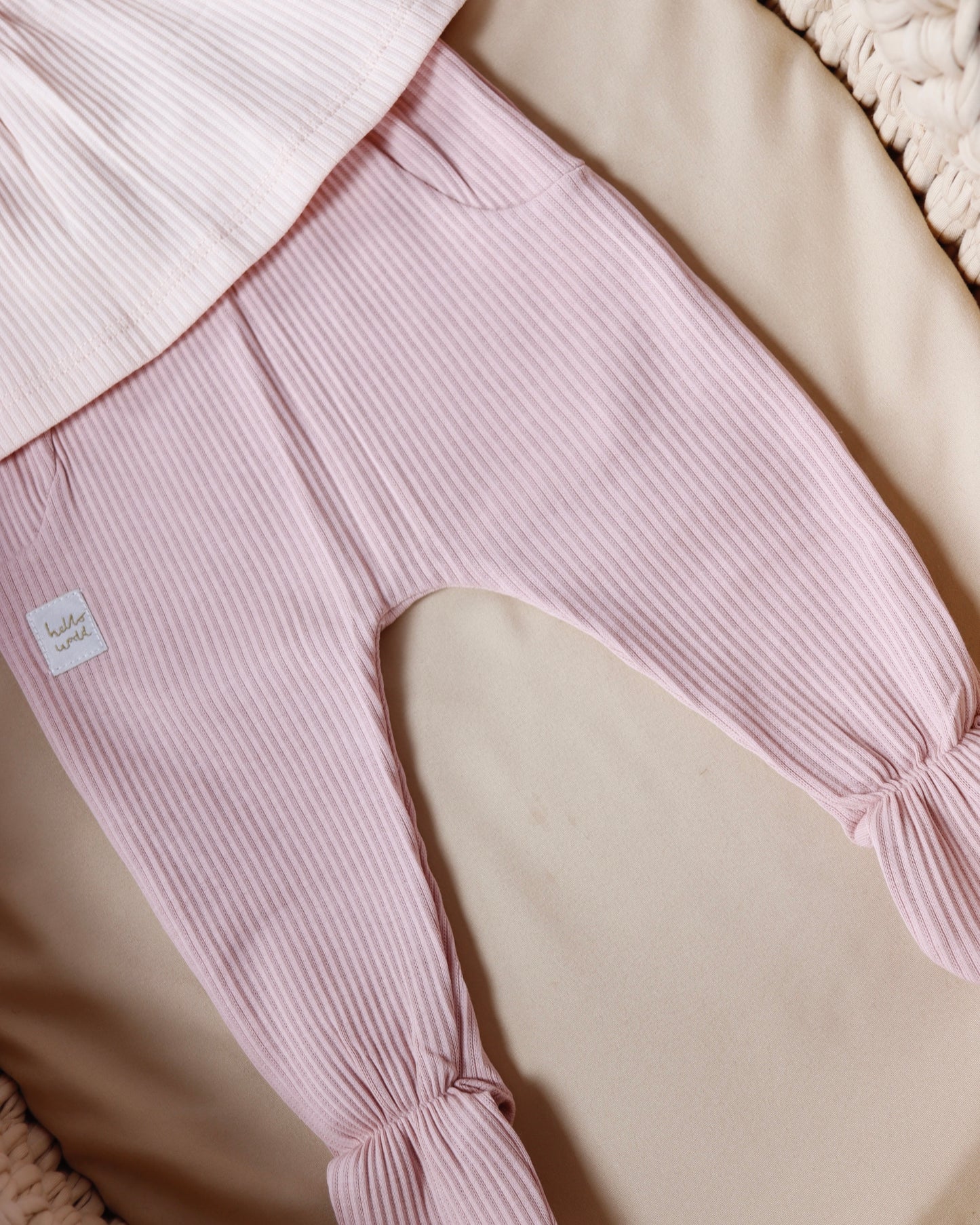 طقم بناتي قطعتين🌸