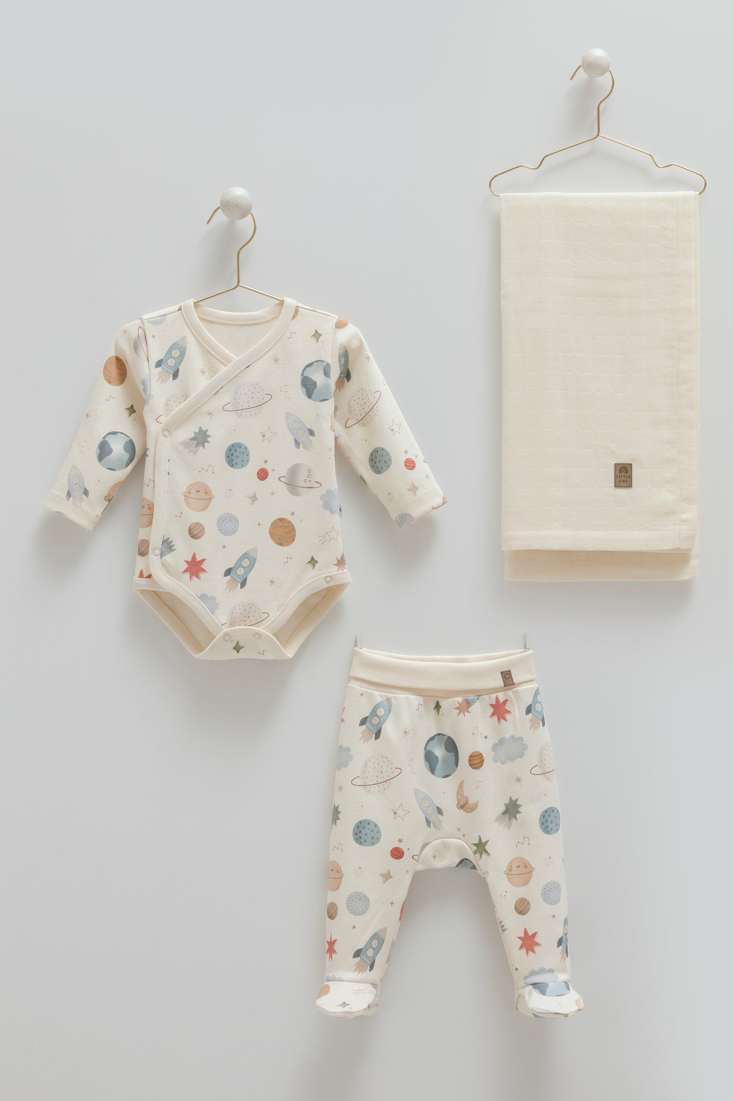 طقم حديث ولادة تبان وبنطلون مع كوفلية موسيلين🪐