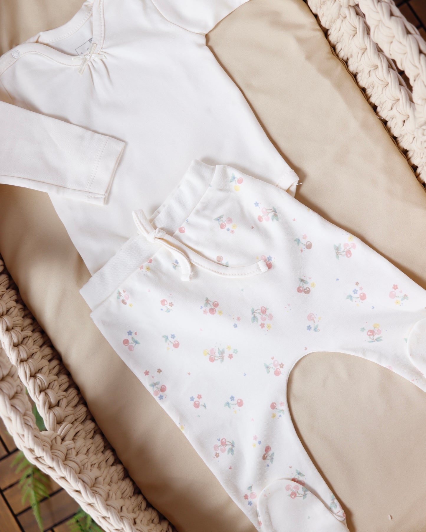 طقم بيبي قطن ١٠٠٪ حديث ولاده و ١-٣ أشهر ايفوري