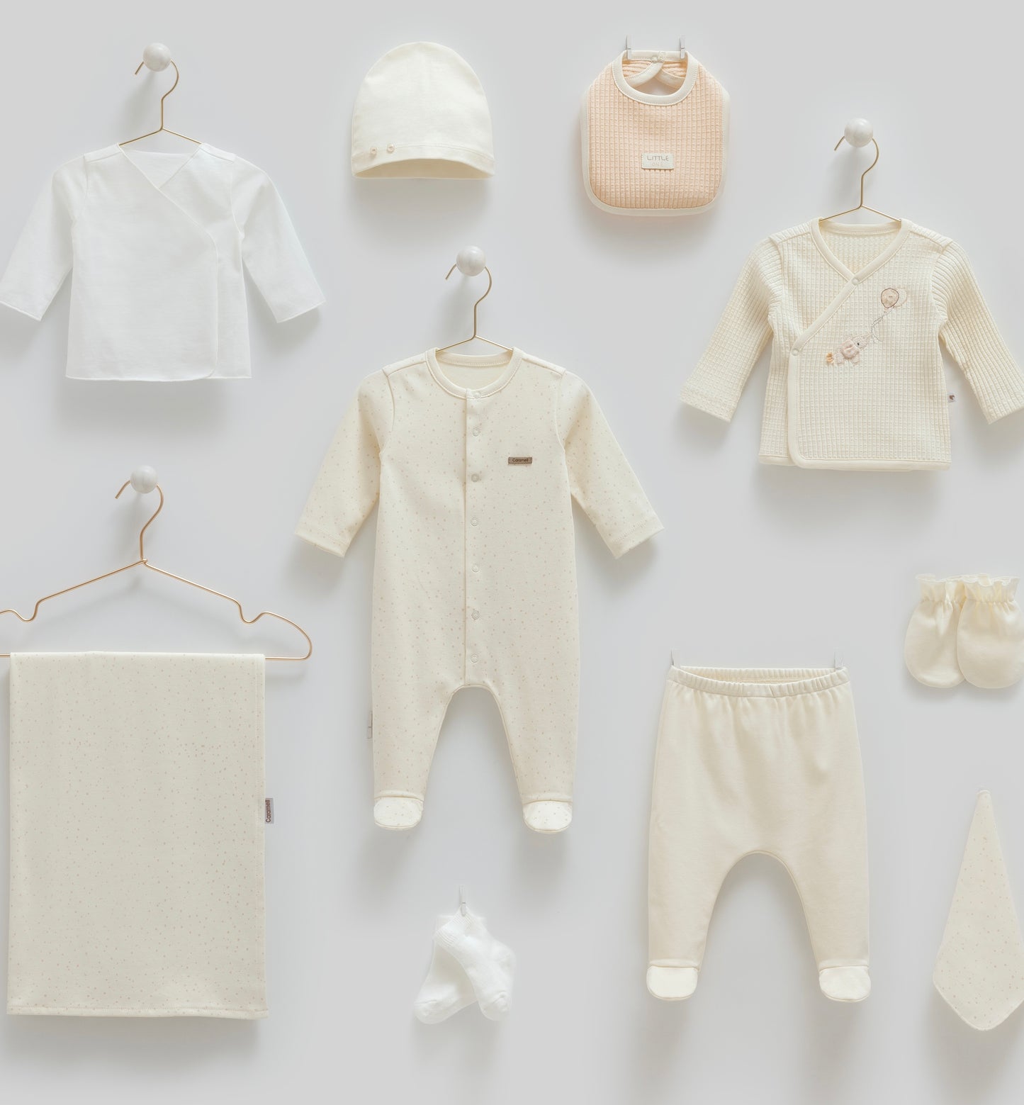 طقم حديث ولادة ١٠ قطع🪡قطن طبيعي ١٠٠٪‏ بيج