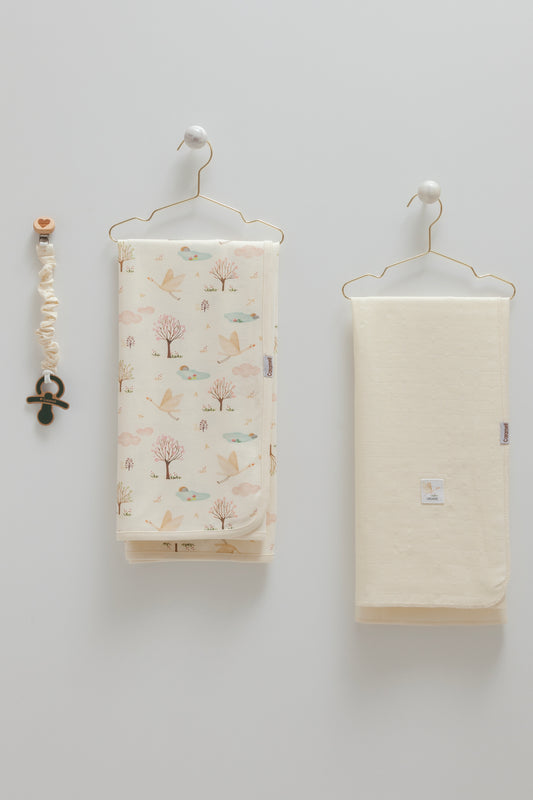 طقم كوفليتين قطن و موسيلين مع تعليقة لهاية🕊️