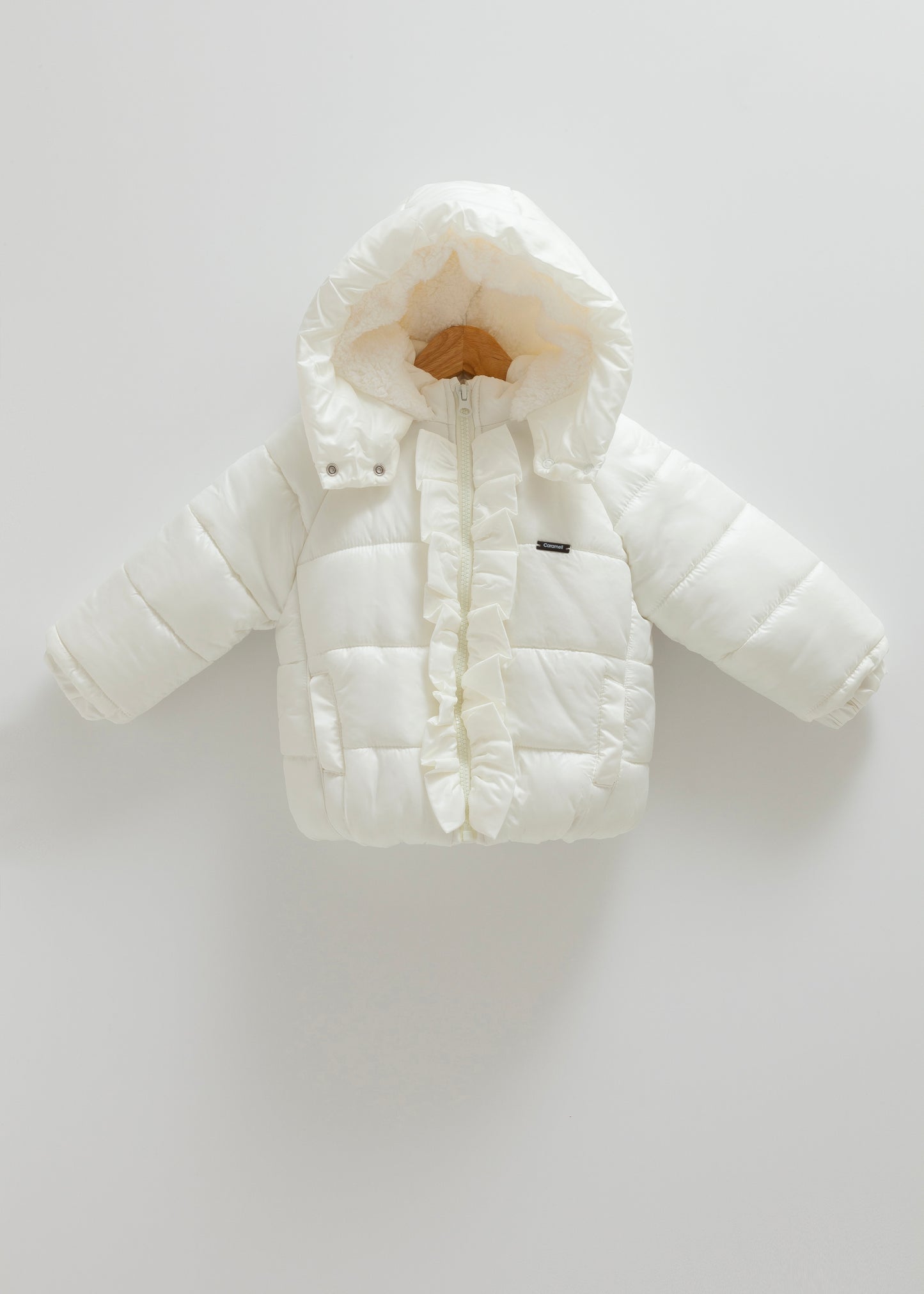 ⁨⁨ جاكيت بيبي مبطن- أبيض ٩ اشهر لغاية ٣ سنوات⁩⁩