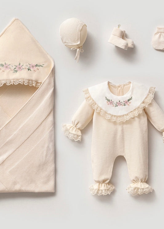 طقم بيبي حديث ولادة مخمل و قطن غزل طبيعي  ١٠٠٪‏ ايفوري