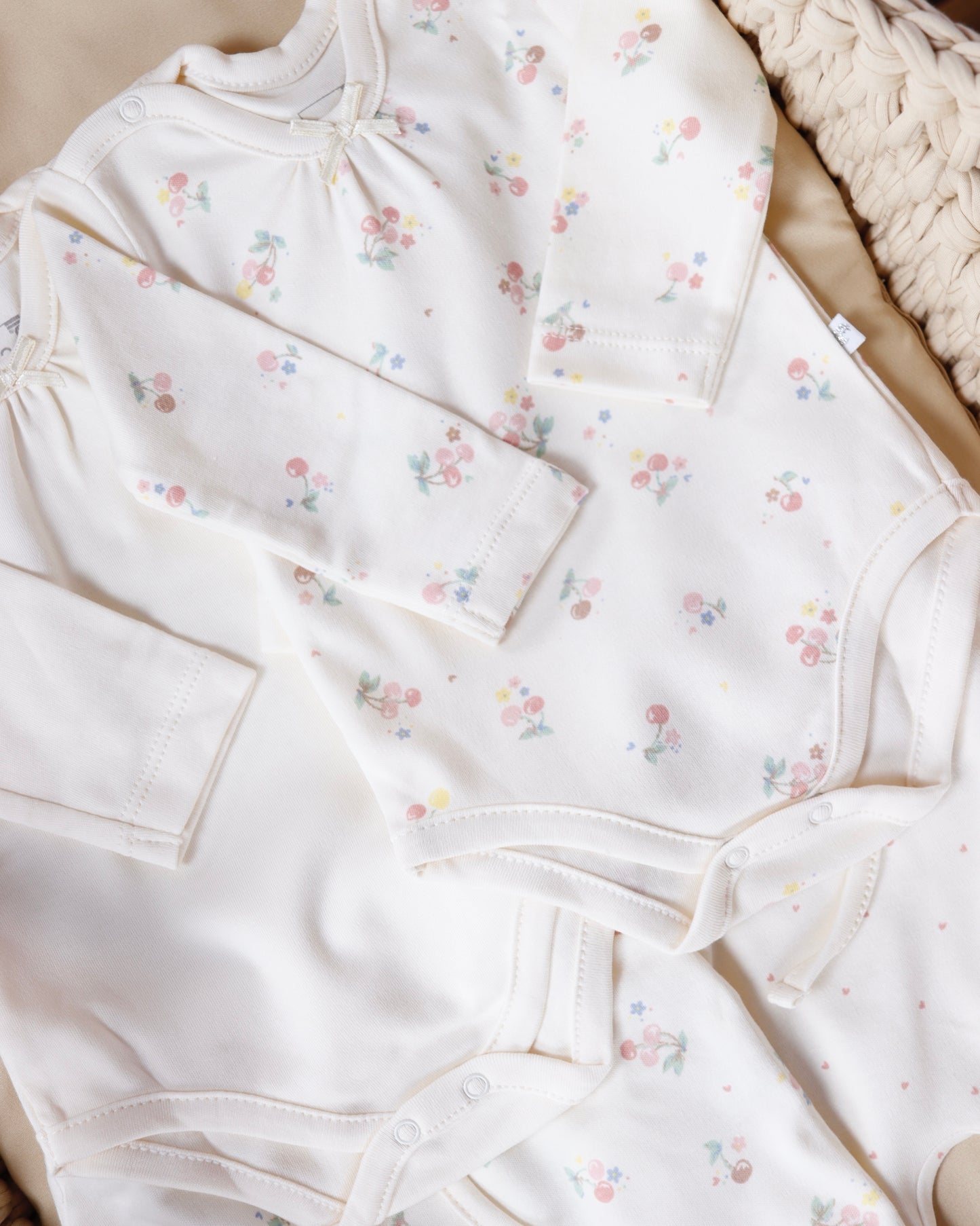 طقم بيبي قطن ١٠٠٪‏ حديث ولاده و ١-٣ أشهر ايفوري