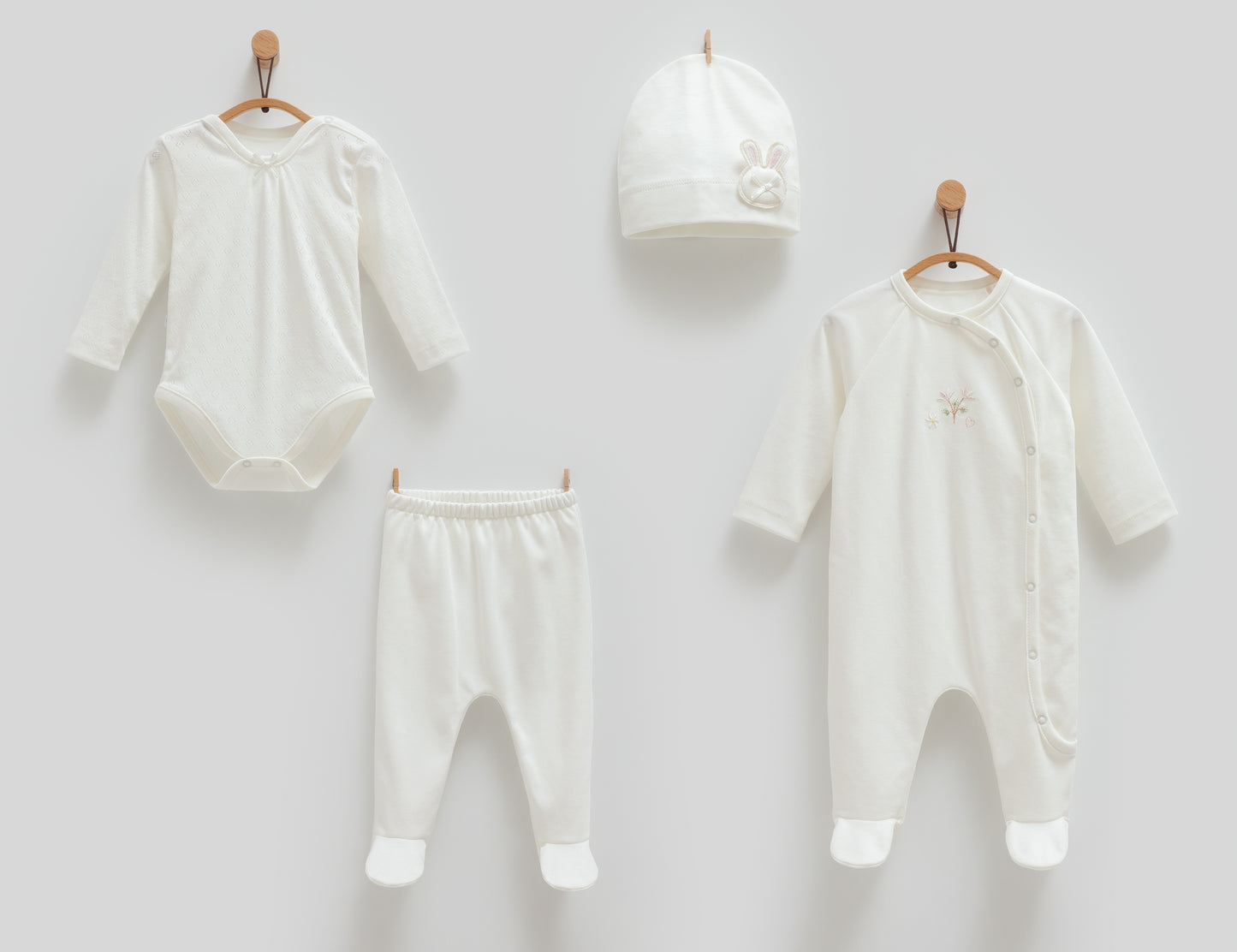 طقم حديث ولادة ٤ قطع🪡قطن طبيعي ١٠٠٪