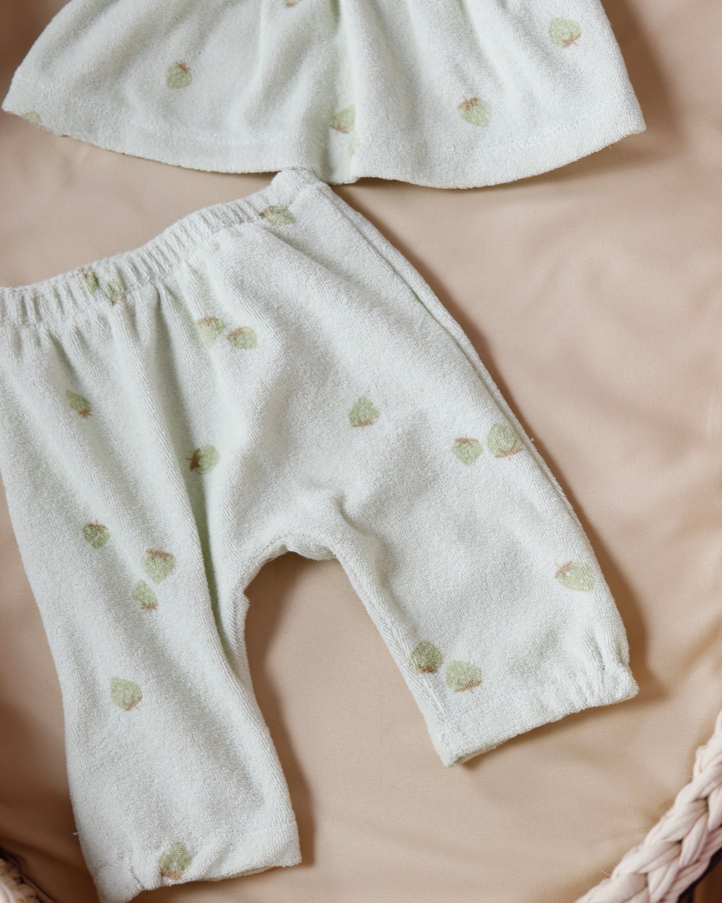 طقم صيفي برسمة الفراولة - الأخضر🍓