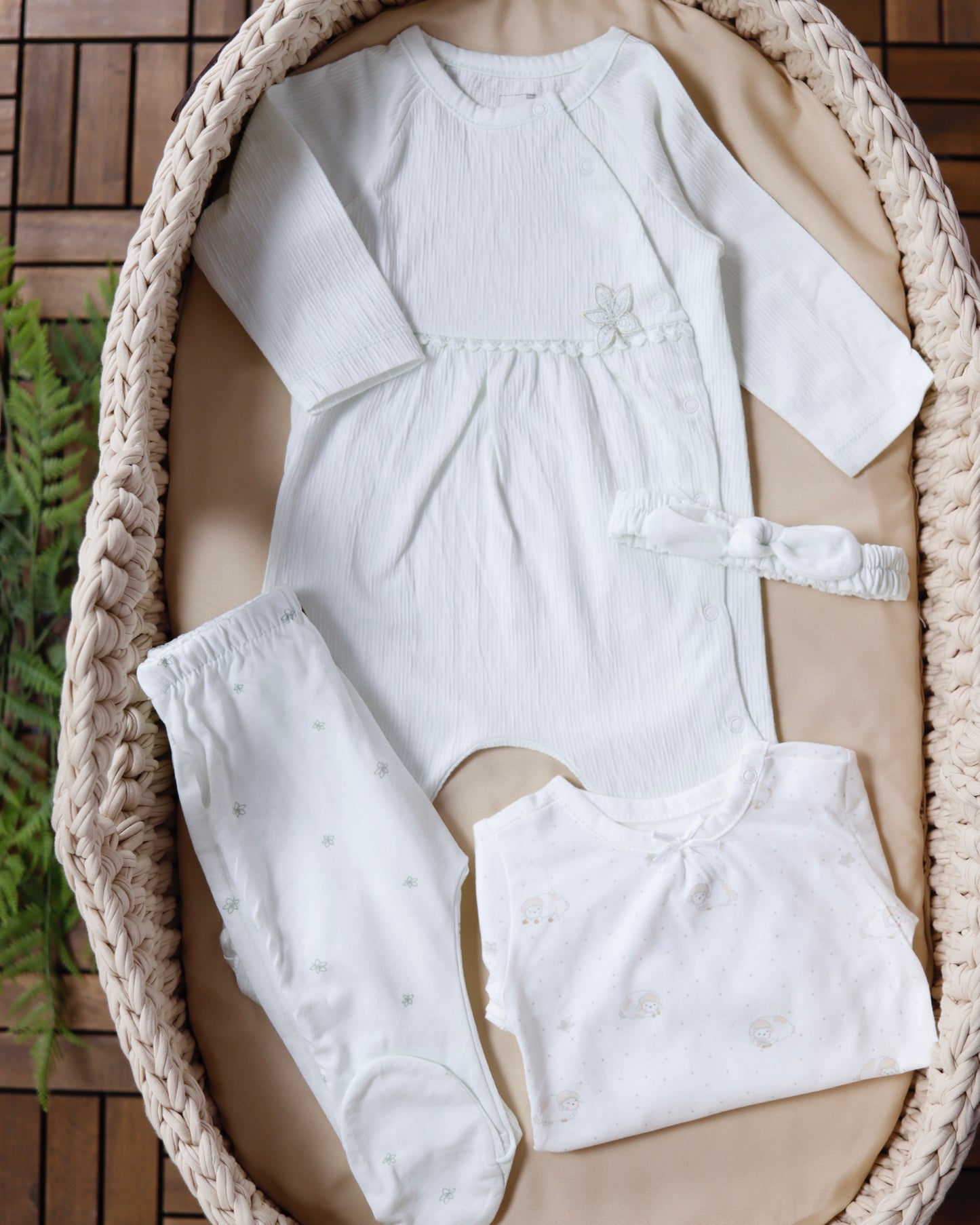 طقم بيبي قطن ١٠٠٪‏ ٤ قطع ١-٣ أشهر أخضر