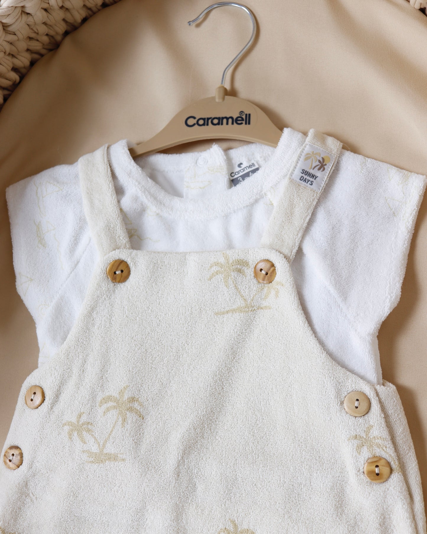 طقم أفرهول صيفي برسمة النخيل باللون بيج 🌴