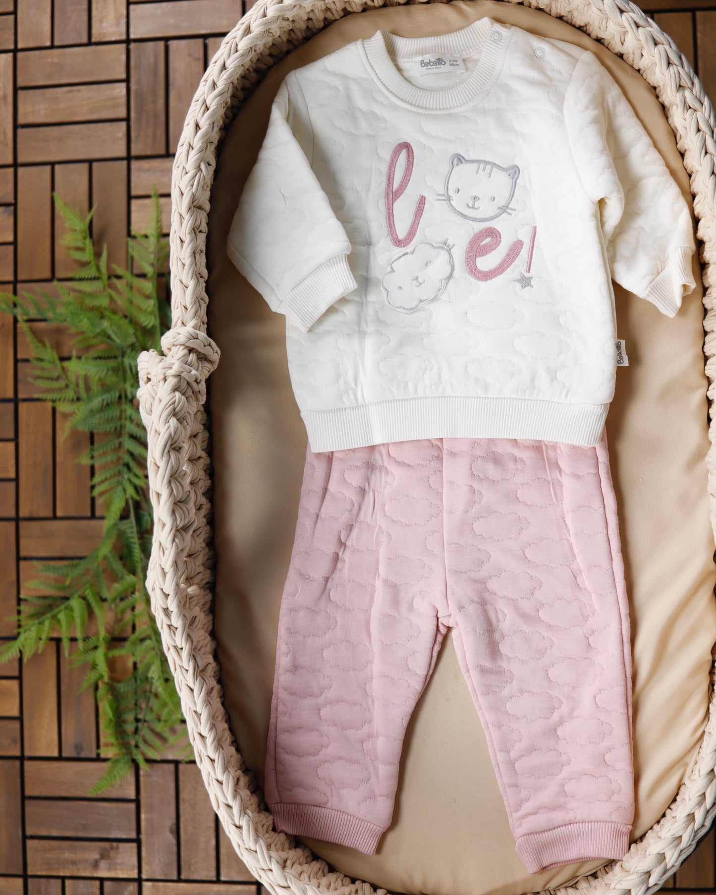 طقم قطن باللون الزهري🐱🩷