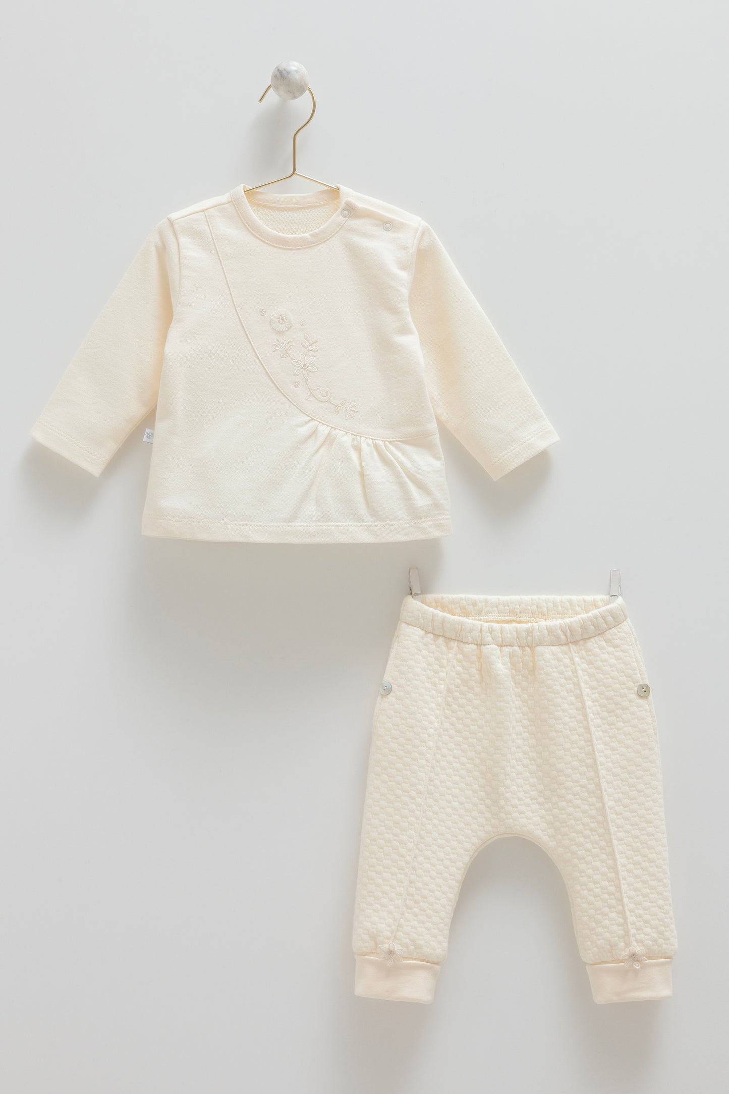 طقم قطعتين ايفوري ٣-١٨ شهر🌸