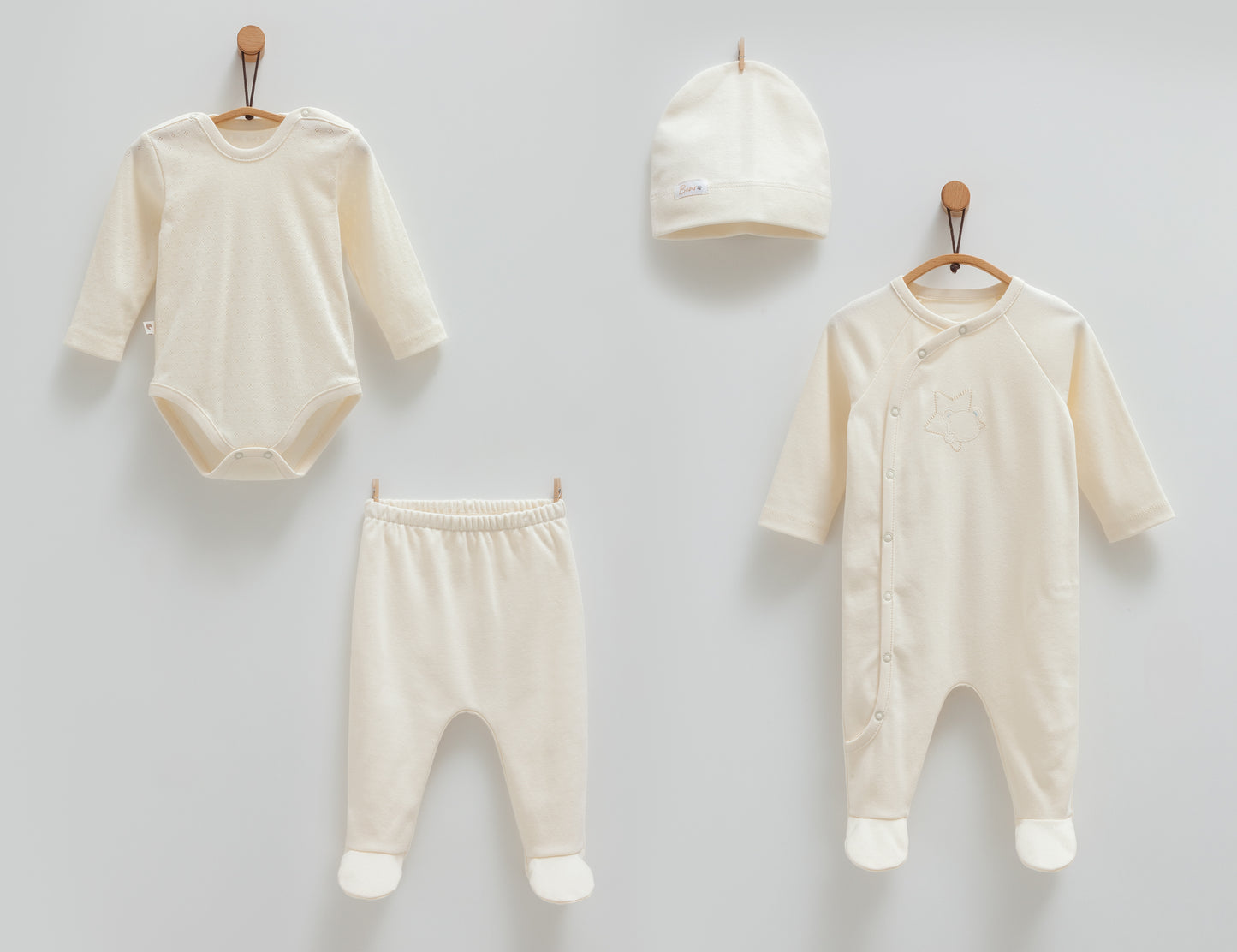 طقم بيبي ٤ قطع🪡قطن طبيعي ١٠٠٪ ايفوري