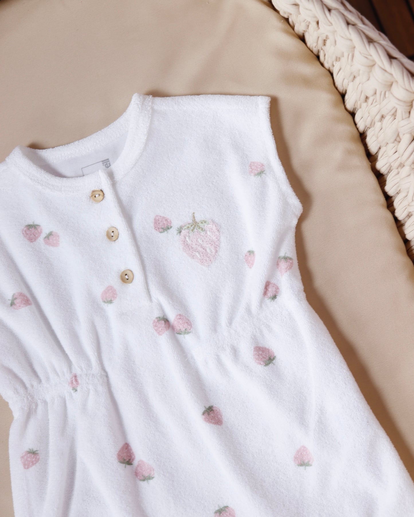 أفرهول صيفي برسمة الفراولة - الأبيض🍓