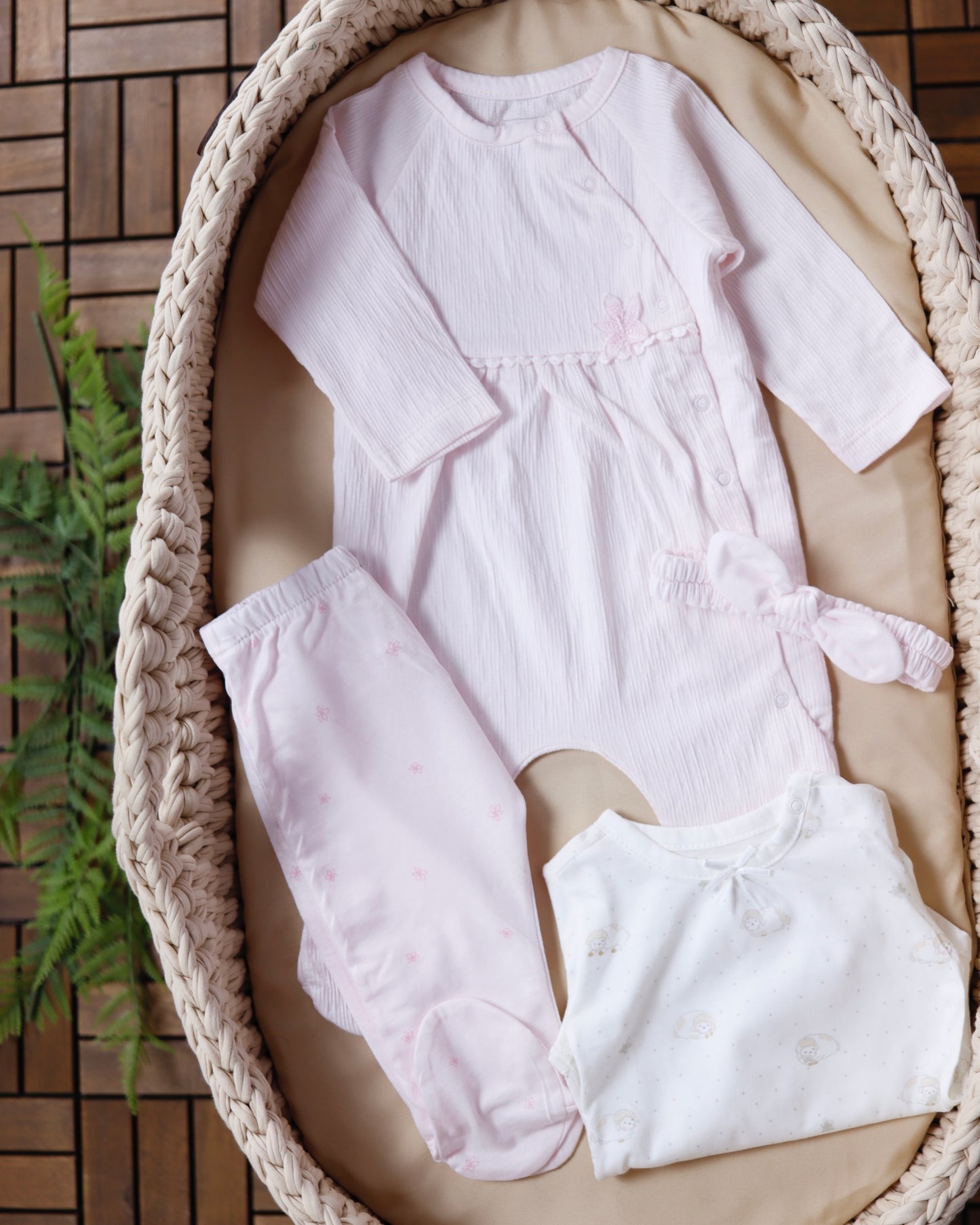 طقم بيبي قطن ١٠٠٪‏ ٤ قطع ١-٣ أشهر زهري