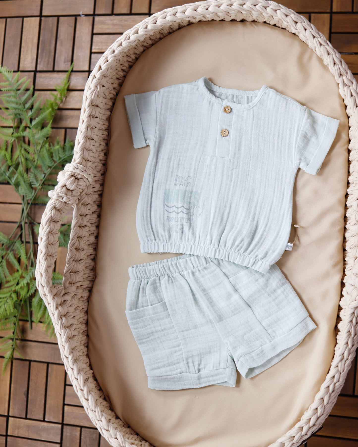 طقم صيفي باللون الاخضر