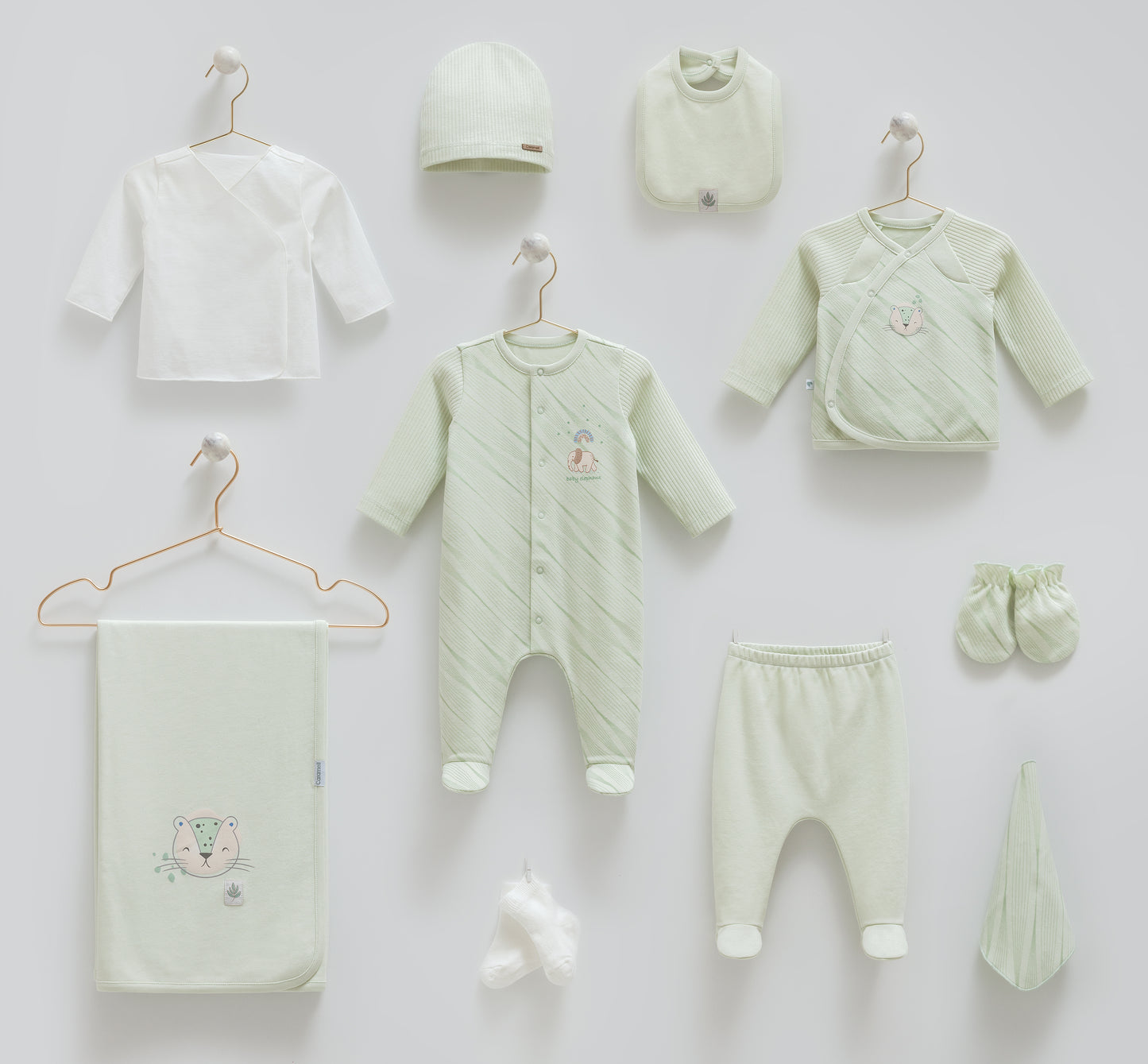 طقم حديث ولادة ١٠ قطع قطن طبيعي 🪡