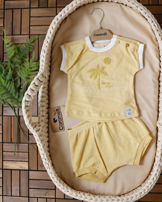 طقم صيفي برسمة النخيل باللون الاصفر🌴