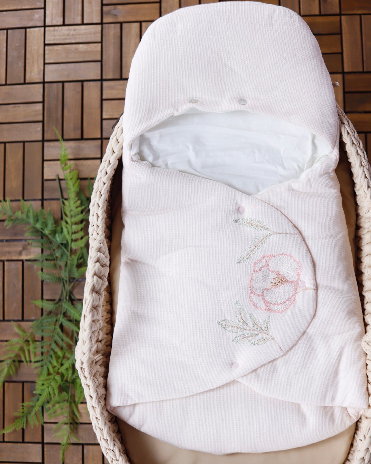 كوت بيبي سومو يتميز بتطريز الورده🌸