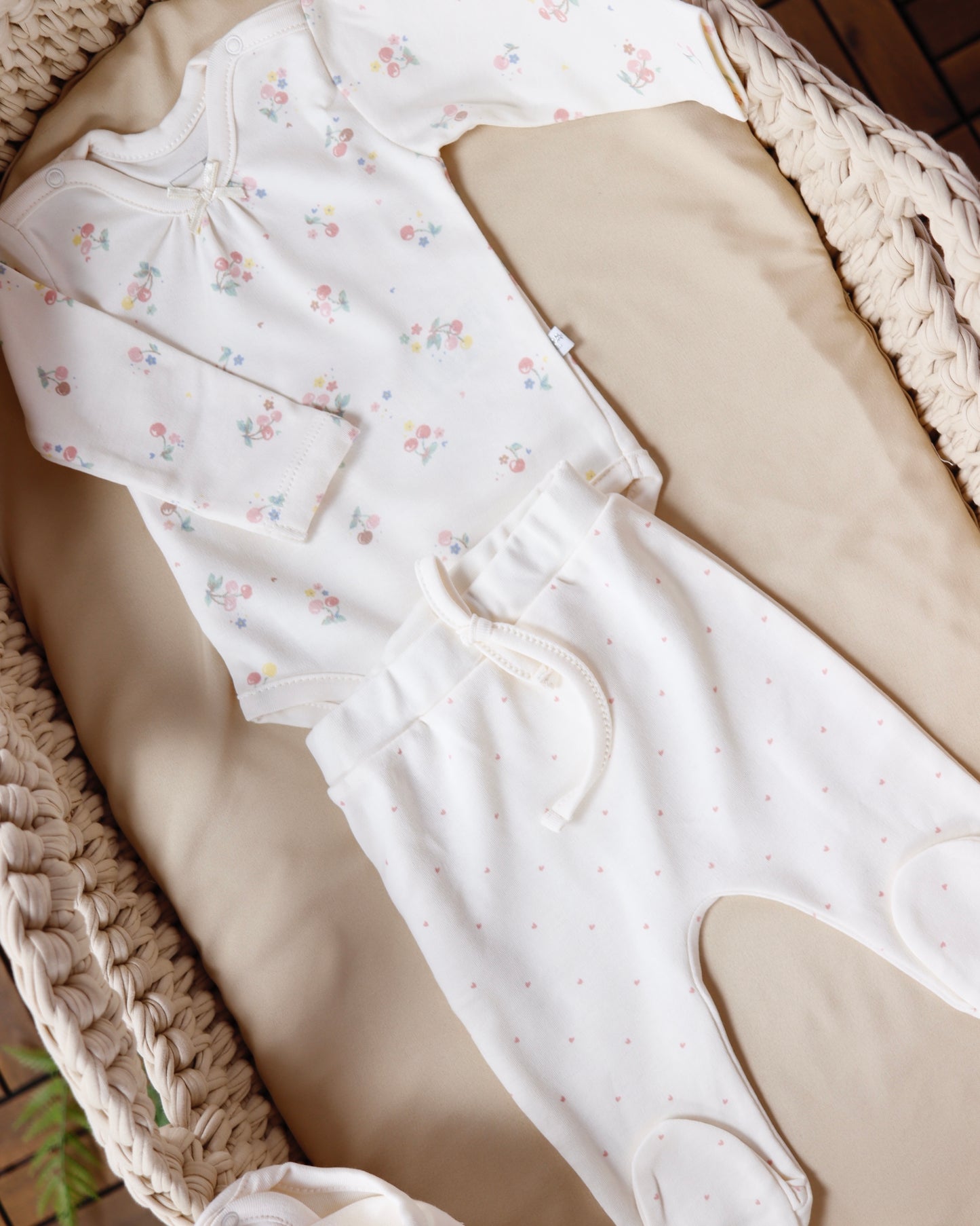 طقم بيبي قطن ١٠٠٪‏ حديث ولاده و ١-٣ أشهر ايفوري