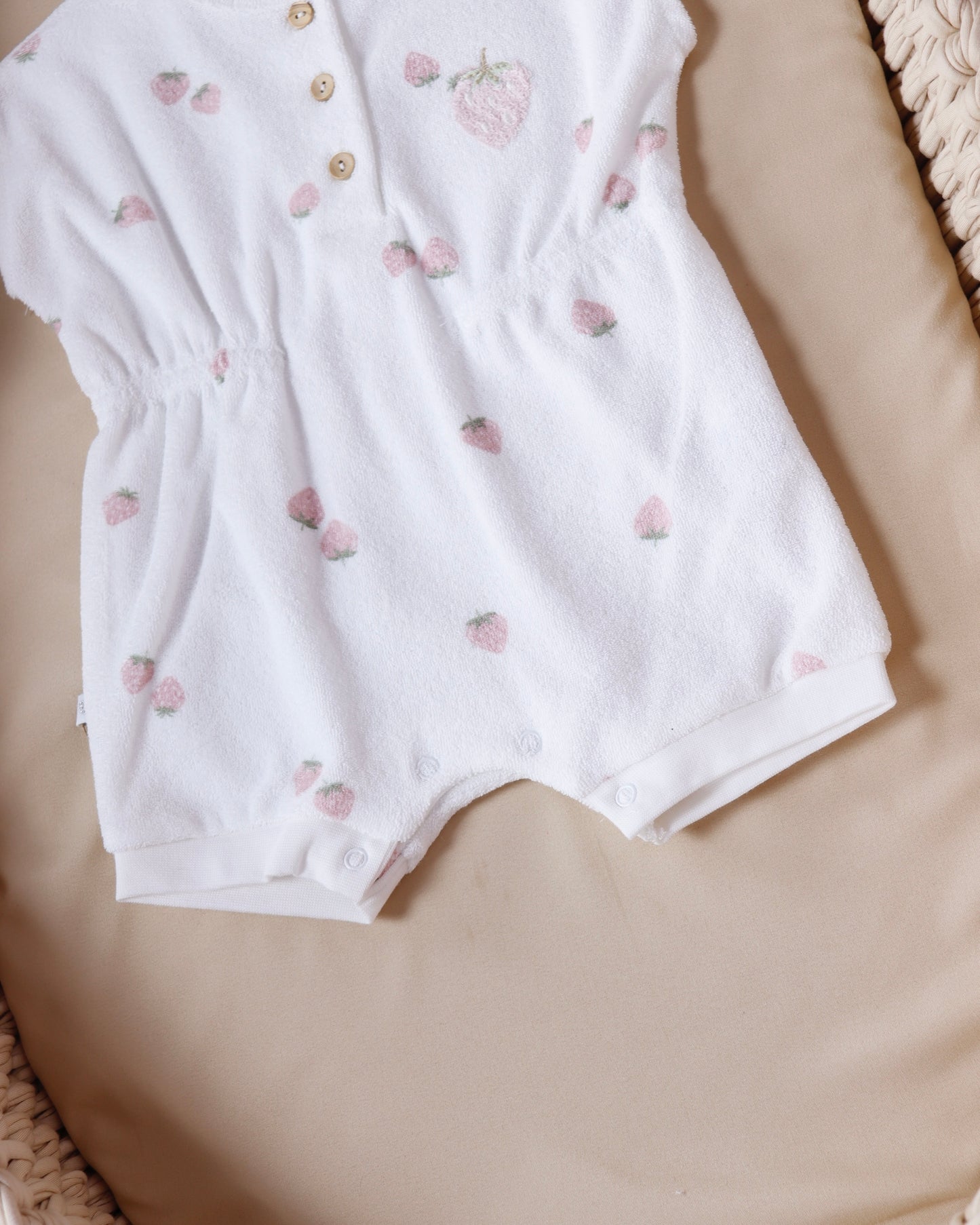 أفرهول صيفي برسمة الفراولة - الأبيض🍓