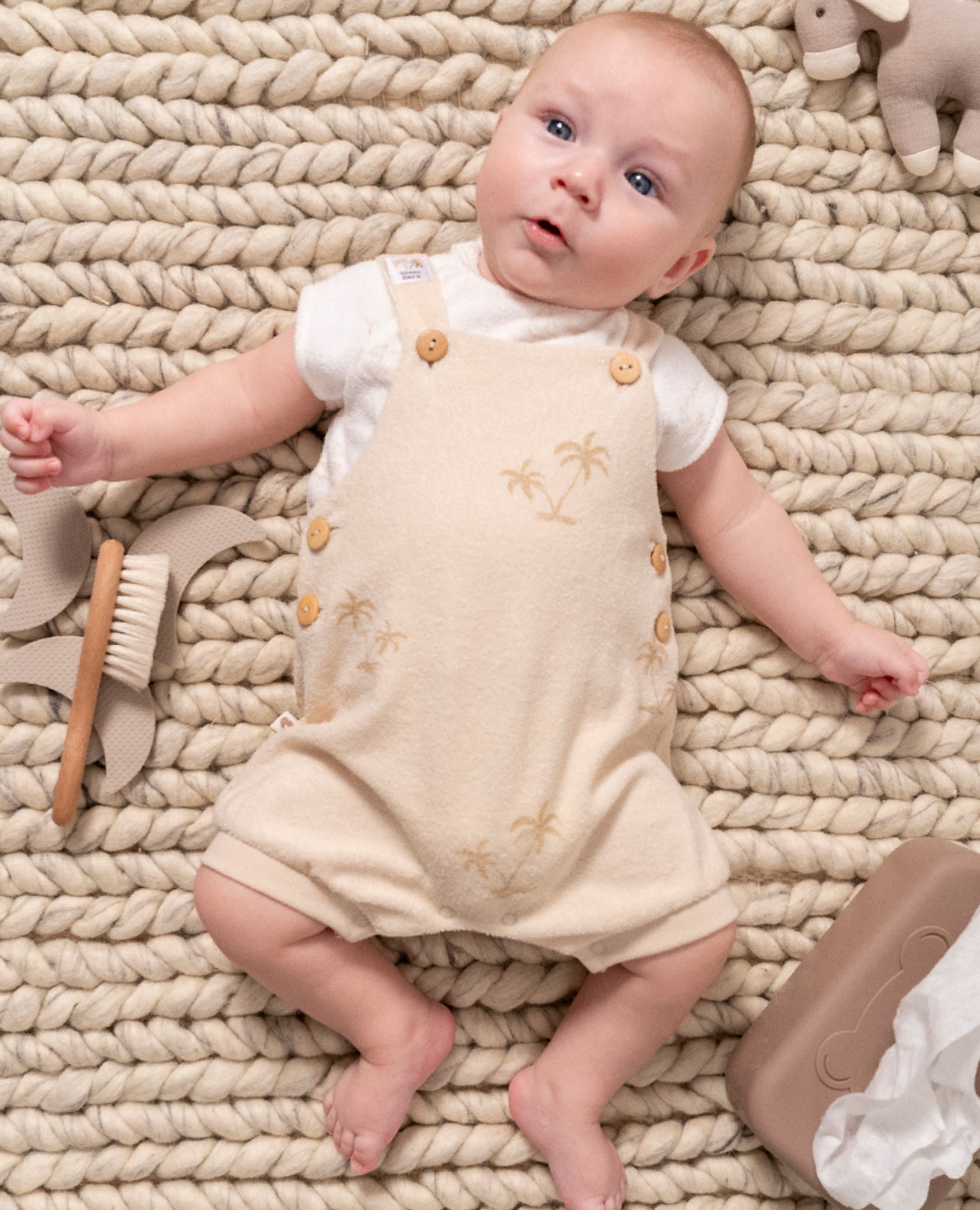 طقم أفرهول صيفي برسمة النخيل باللون بيج 🌴