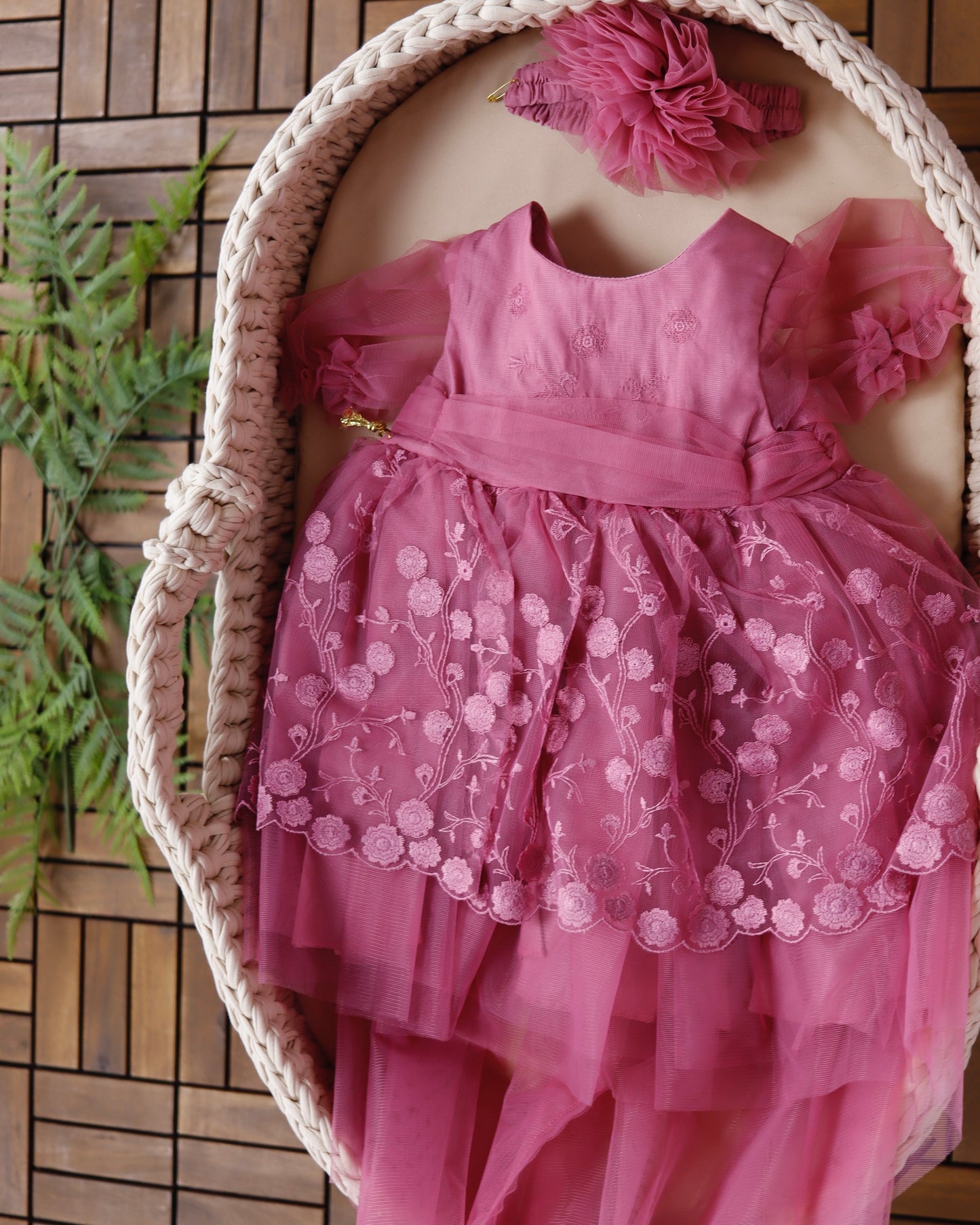 ⁨⁨⁨⁨⁨⁨فستان بيبي دانتيل⁩⁩⁩⁩⁩⁩⁩⁩