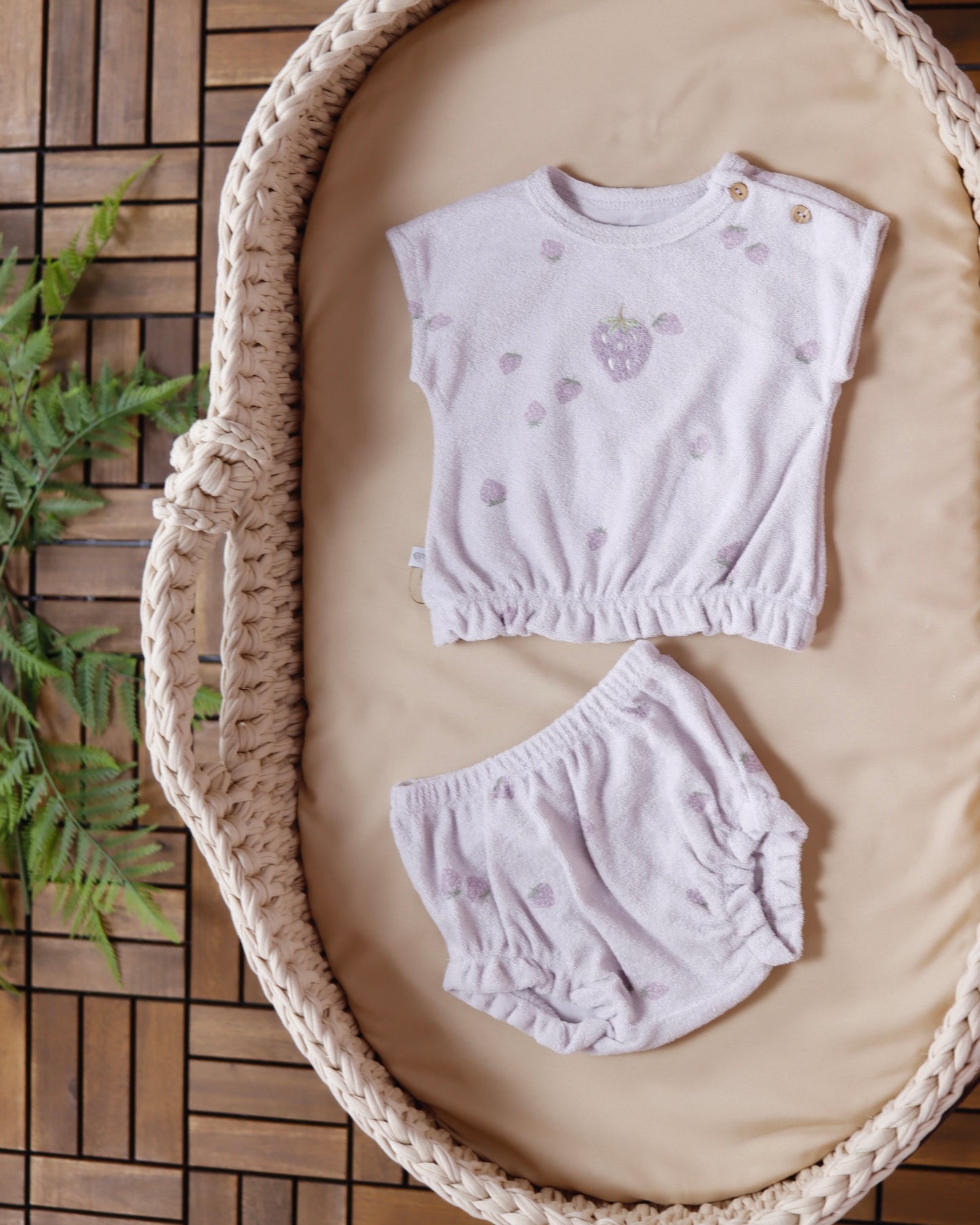 طقم صيفي برسمة الفراولة - النهدي🍓