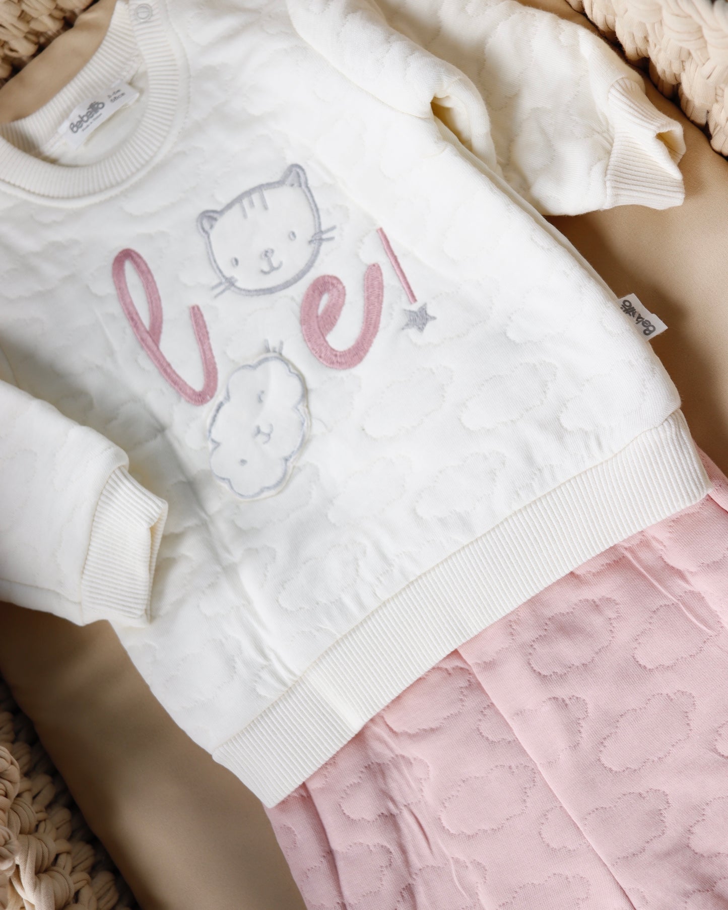 طقم قطن باللون الزهري🐱🩷