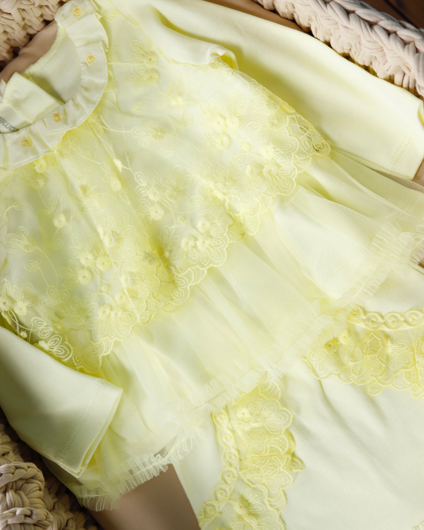 طقم بيبي دانتيل٣ قطع🤍