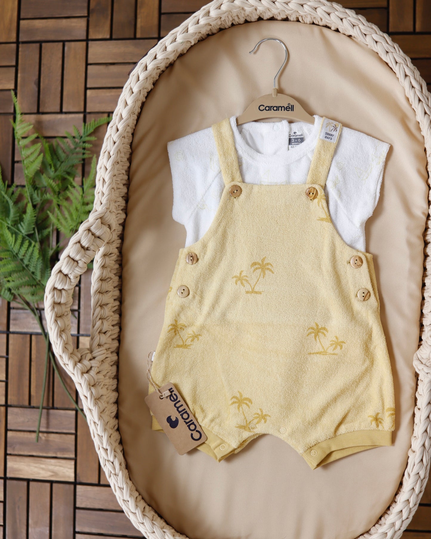 طقم أفرهول صيفي برسمة النخيل باللون اصفر 🌴