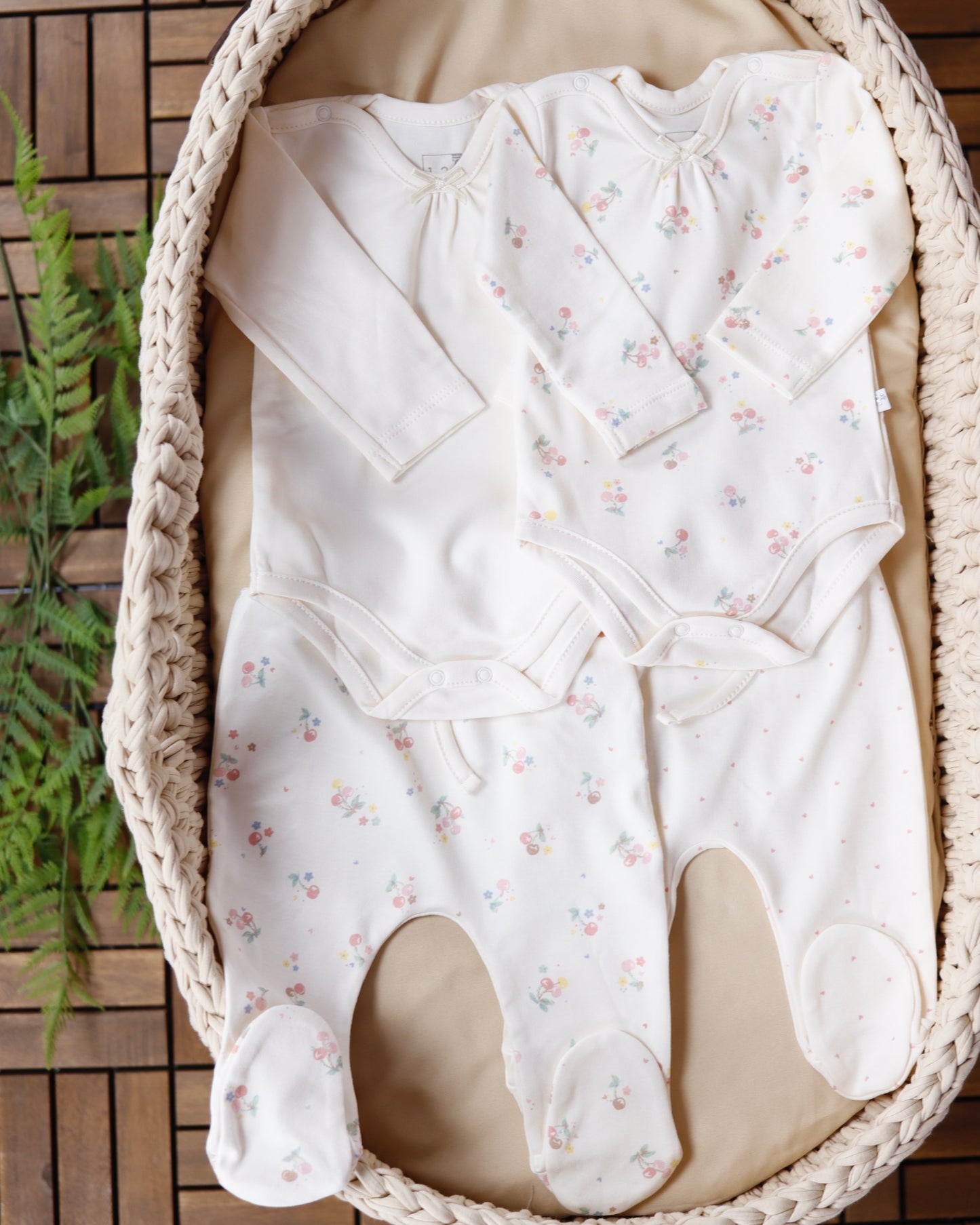 طقم بيبي قطن ١٠٠٪‏ حديث ولاده و ١-٣ أشهر ايفوري