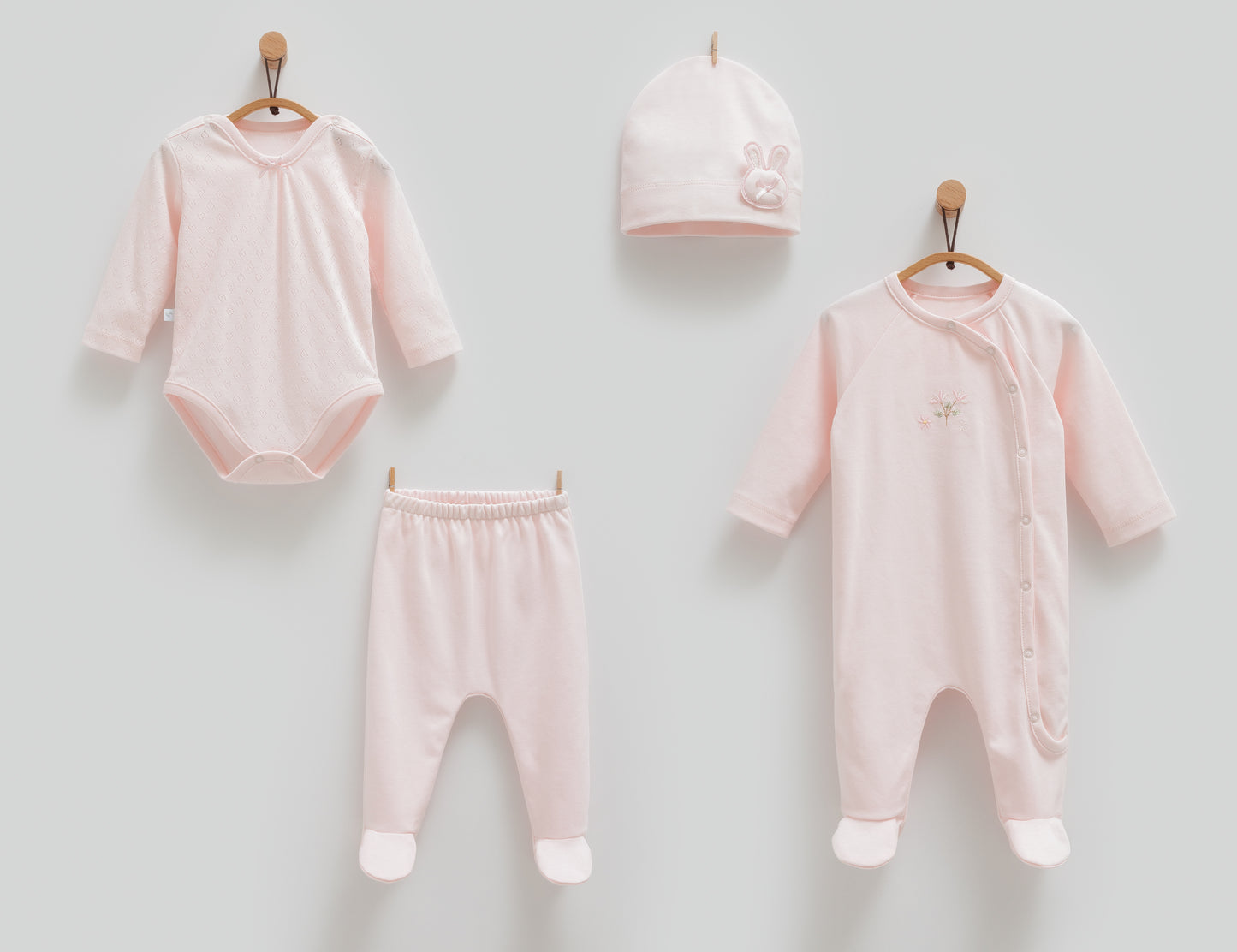 طقم حديث ولادة ٤ قطع🪡قطن طبيعي ١٠٠٪