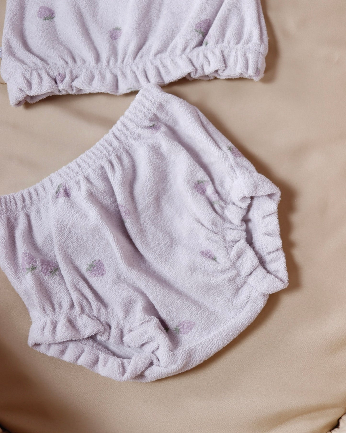 طقم صيفي برسمة الفراولة - النهدي🍓