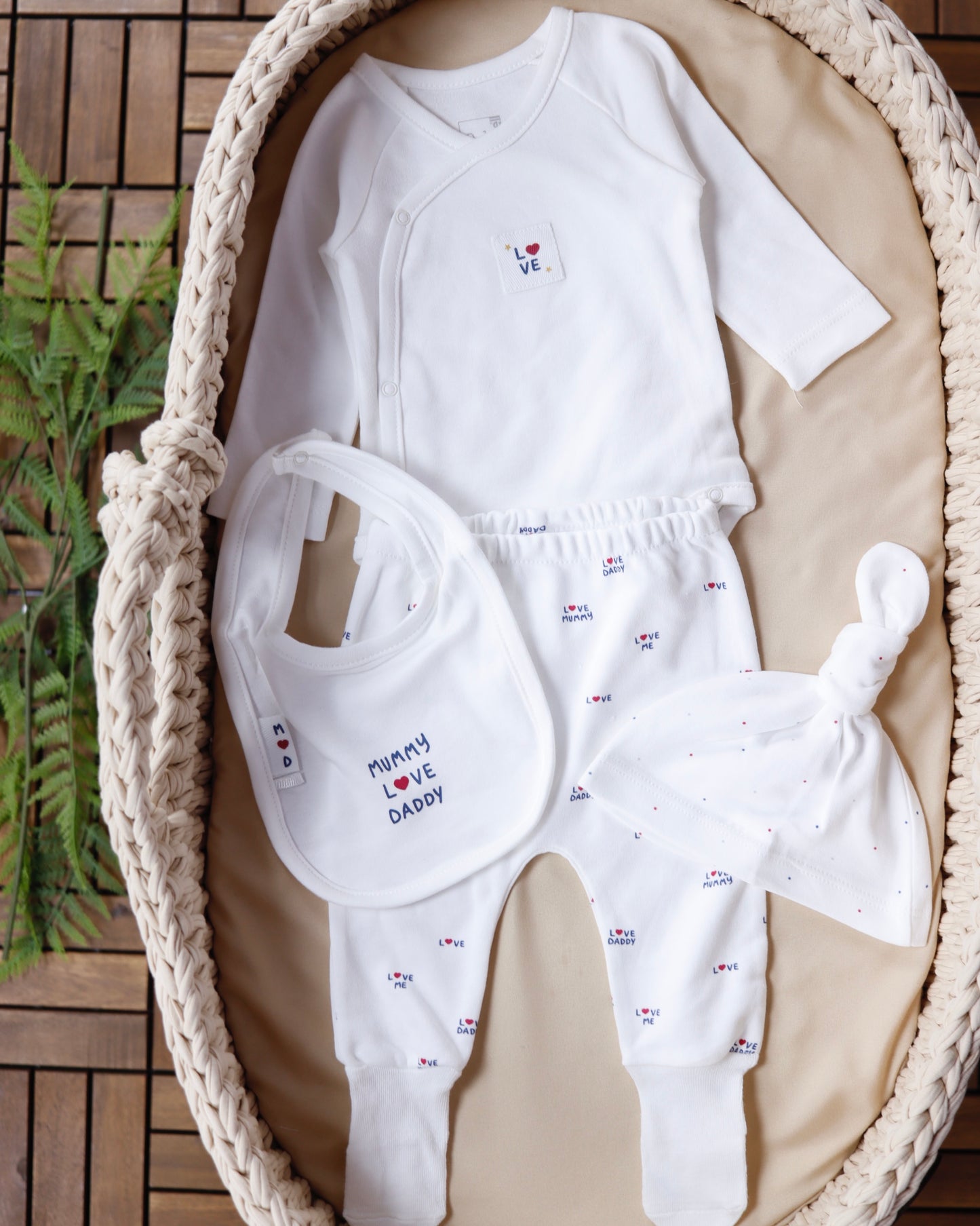 طقم حديث ولادة ٤ قطع🪡