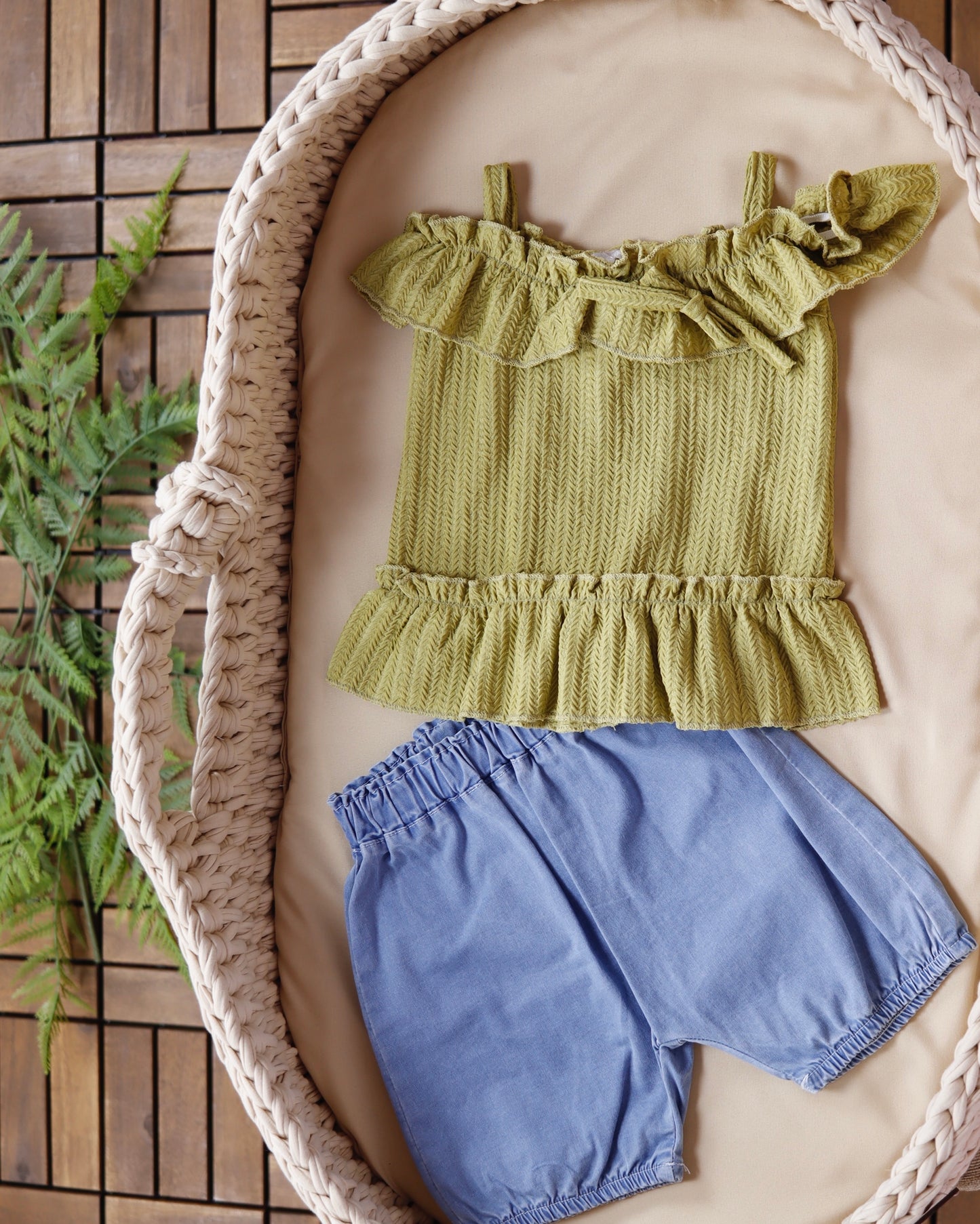 طقم قطعتين جينز خفيف💚