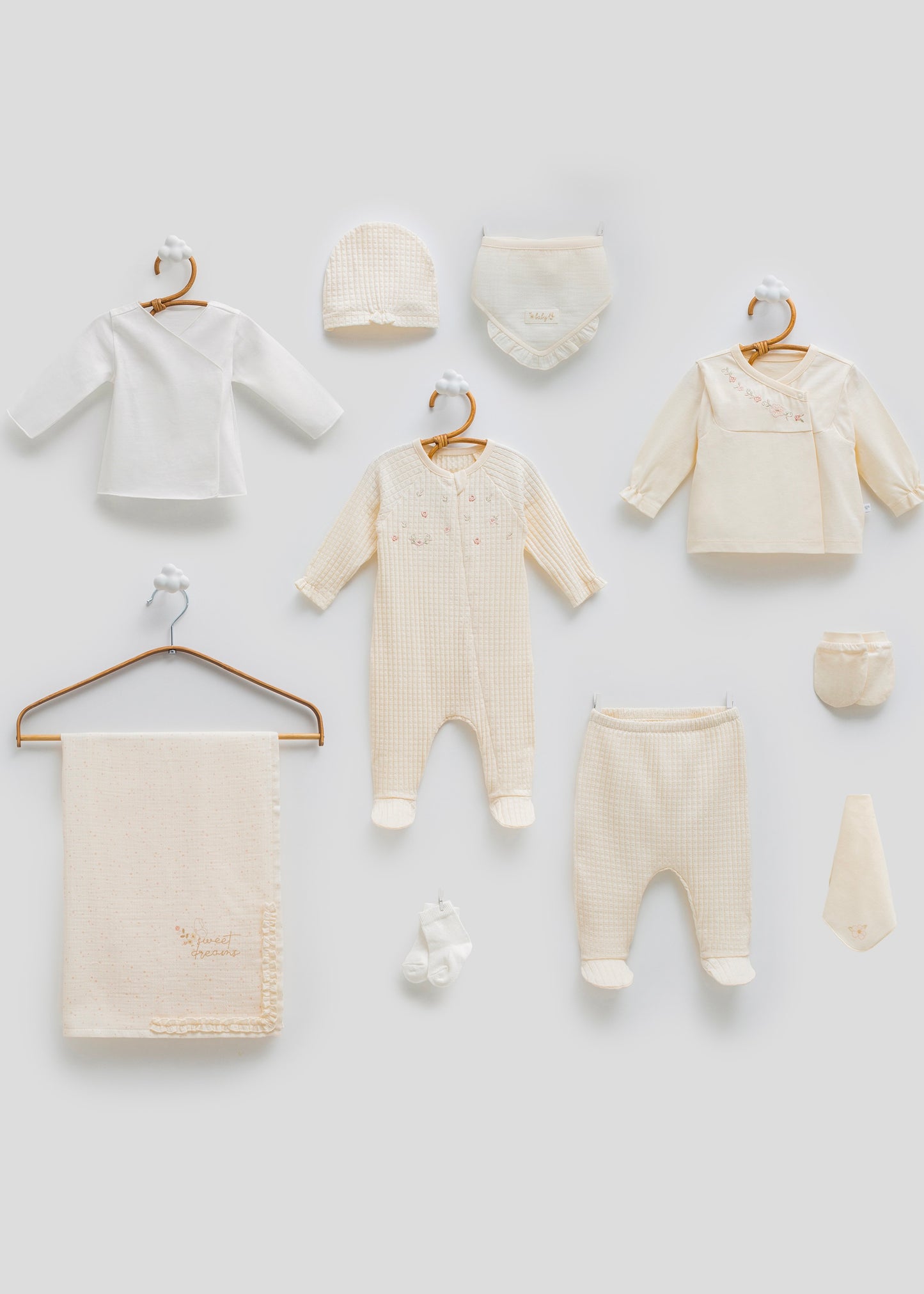طقم حديث ولادة ١٠ قطع قطن طبيعي 🪡