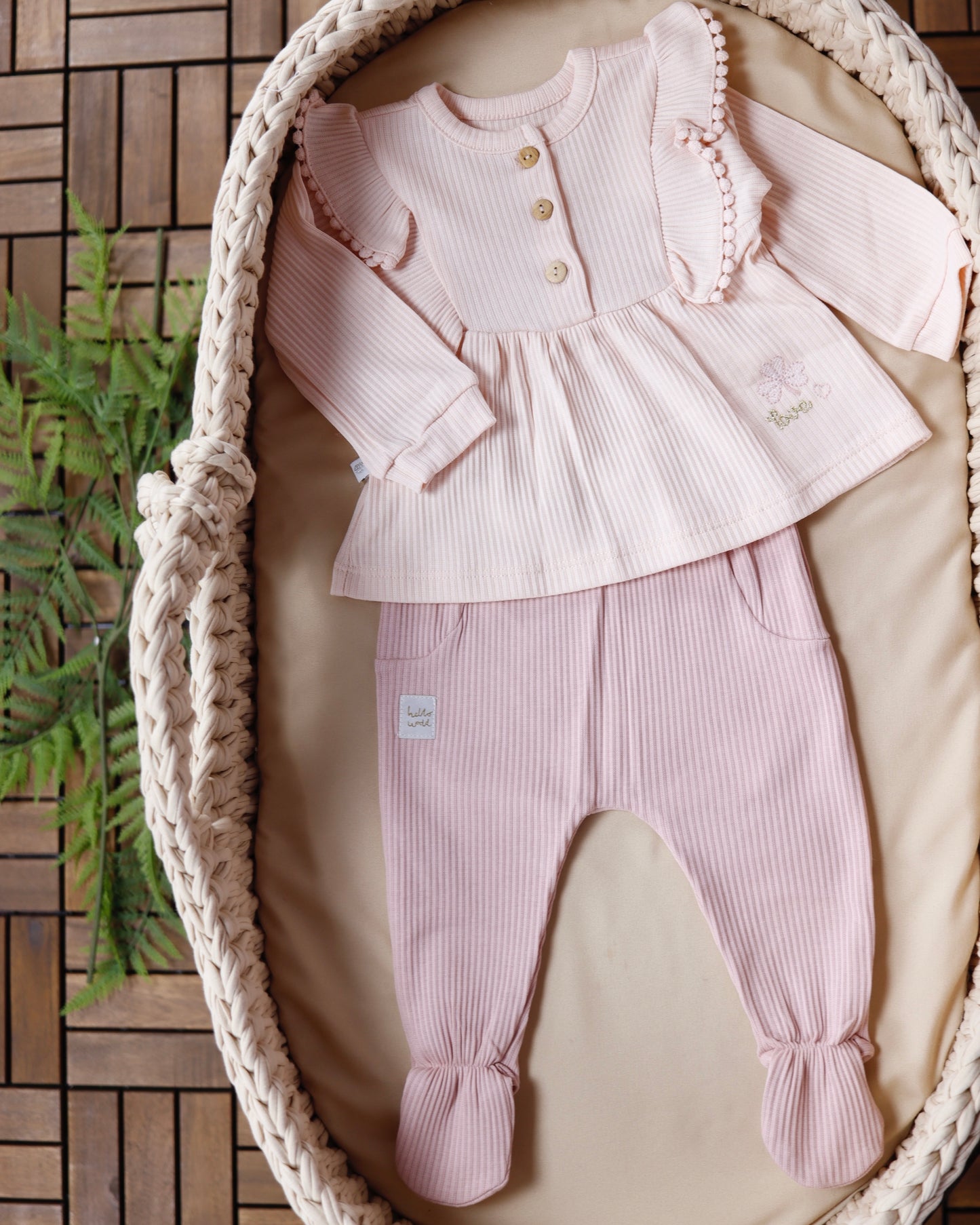 طقم بناتي قطعتين🌸